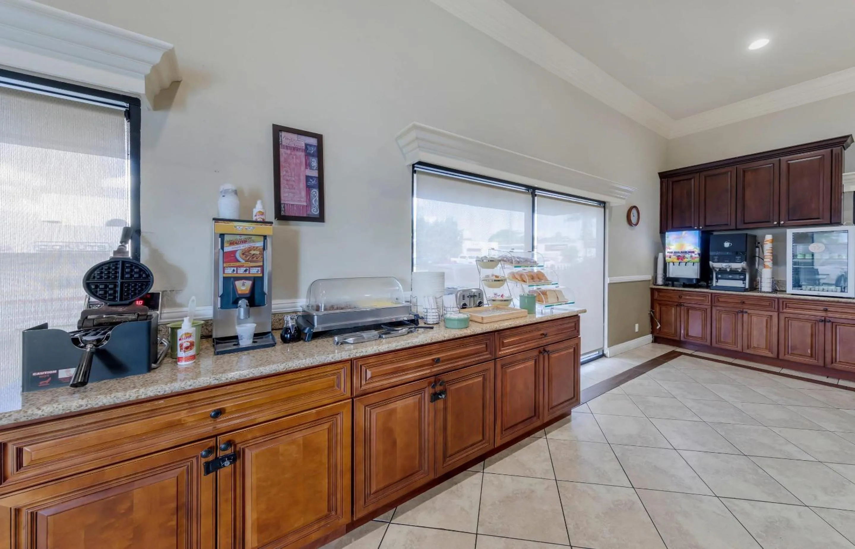 Breakfast in Quality Inn Long Beach - Signal Hill