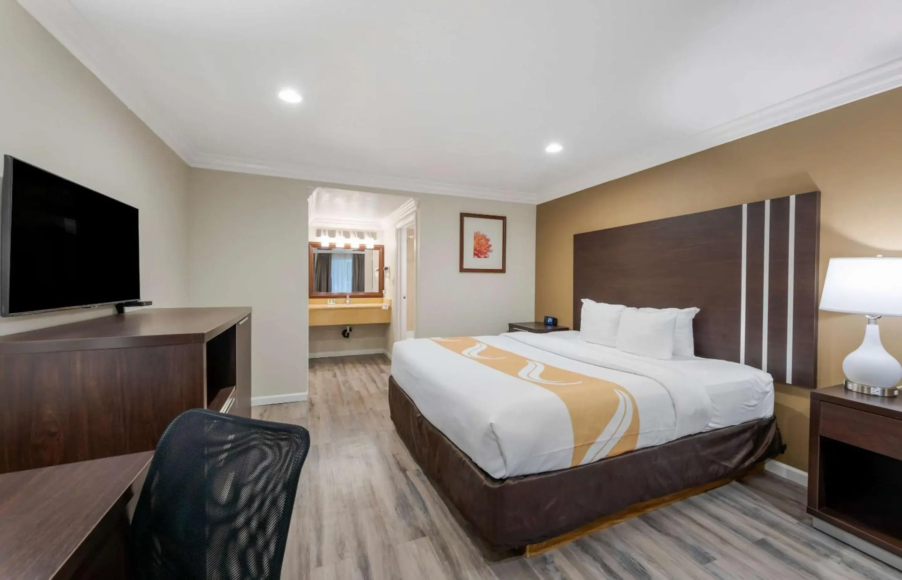 Bedroom, Bed in Quality Inn Long Beach - Signal Hill Bedroom, Bed in Quality Inn Long Beach - Signal Hill