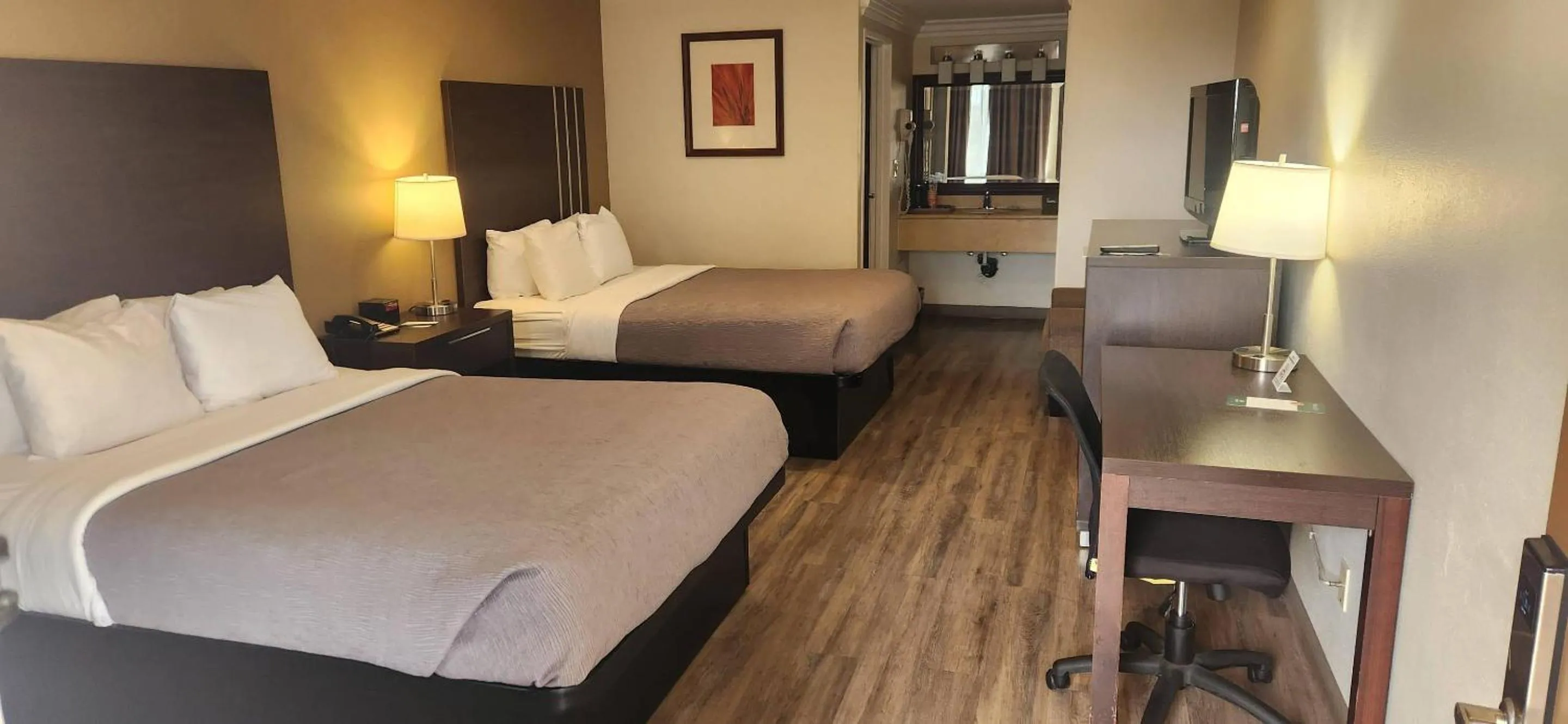 Bedroom, Bed in Quality Inn Long Beach - Signal Hill