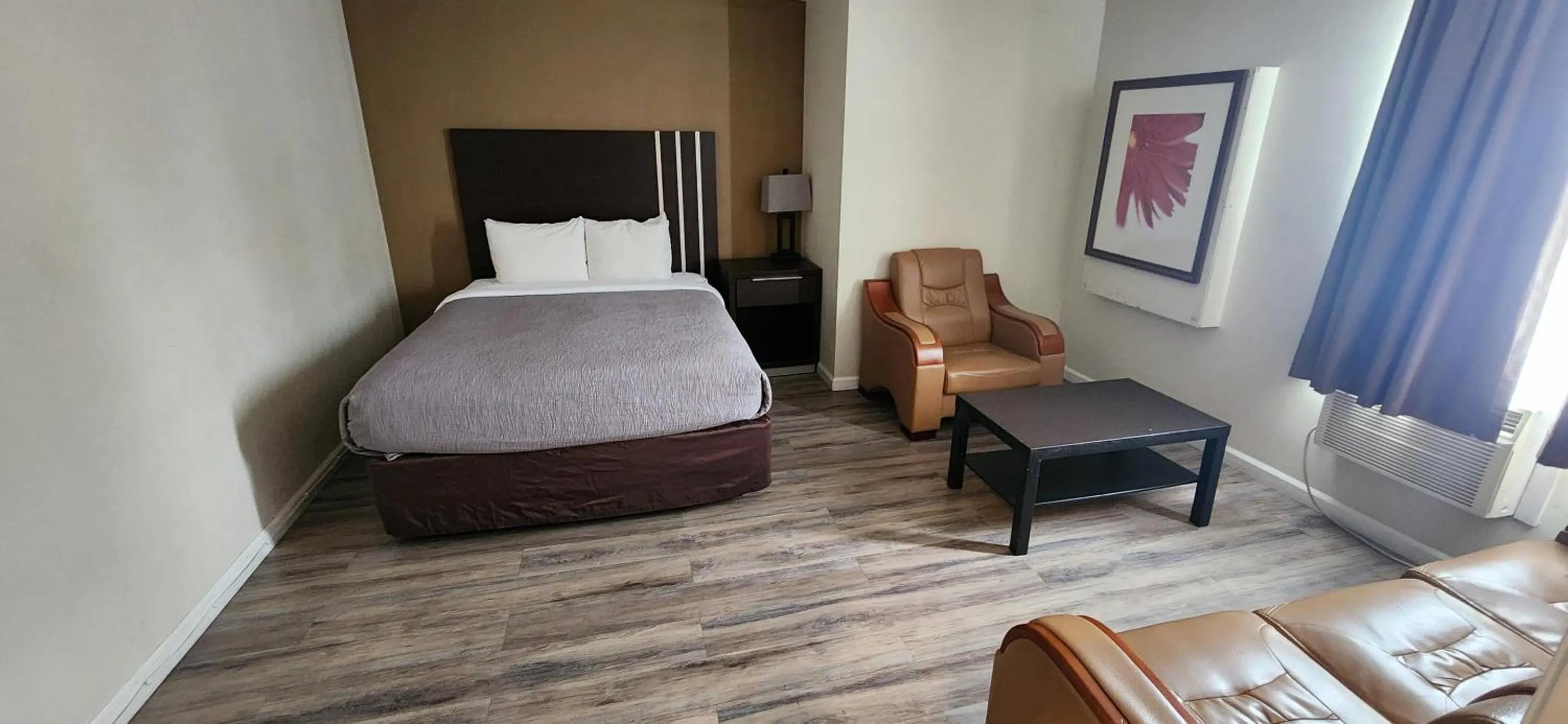 Bedroom, Bed in Quality Inn Long Beach - Signal Hill