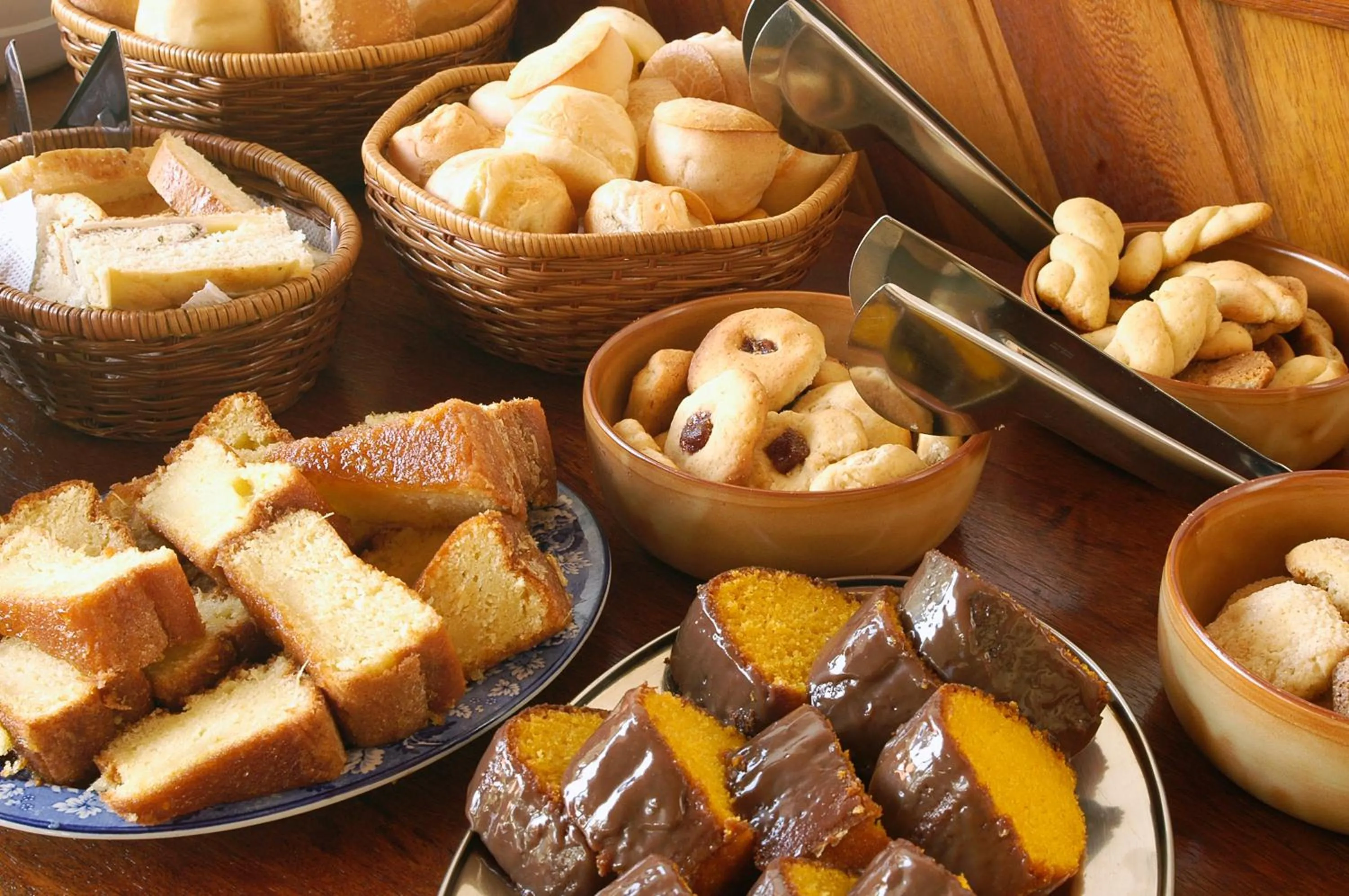 Buffet breakfast in Pousada do Mirante
