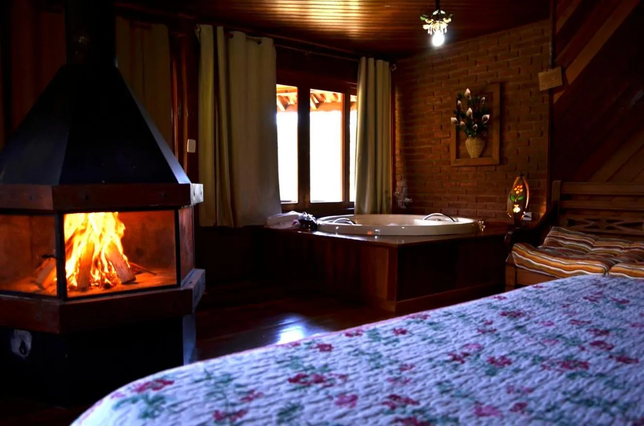 Hot Tub, Bed in Pousada do Mirante
