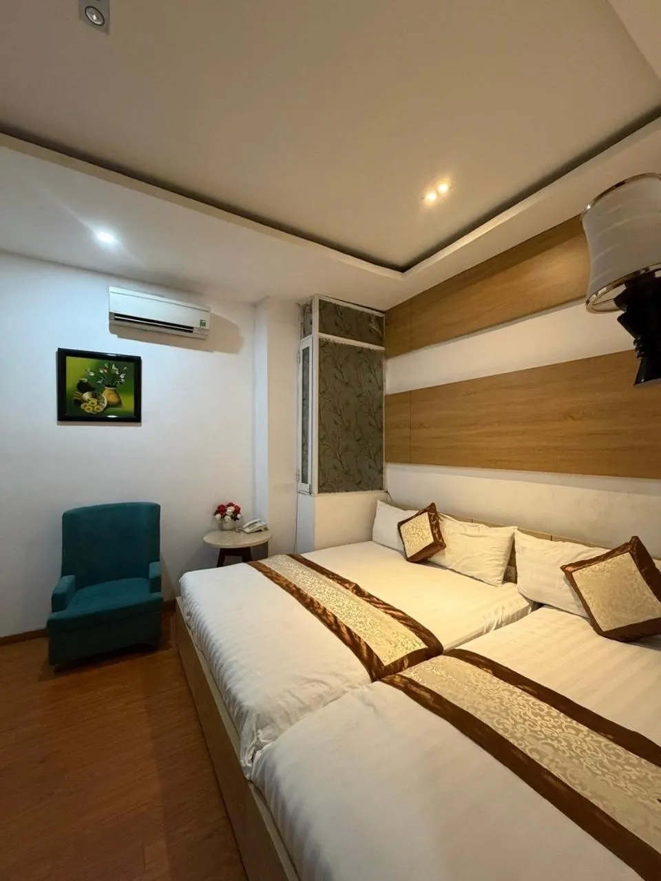 Bed in Phi Long Hotel