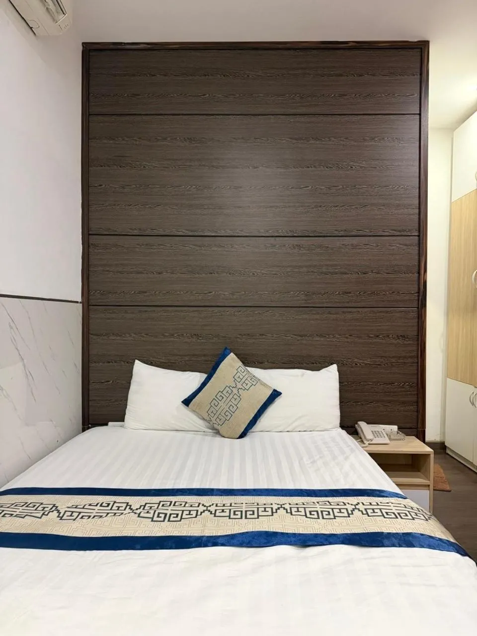 Bed in Phi Long Hotel