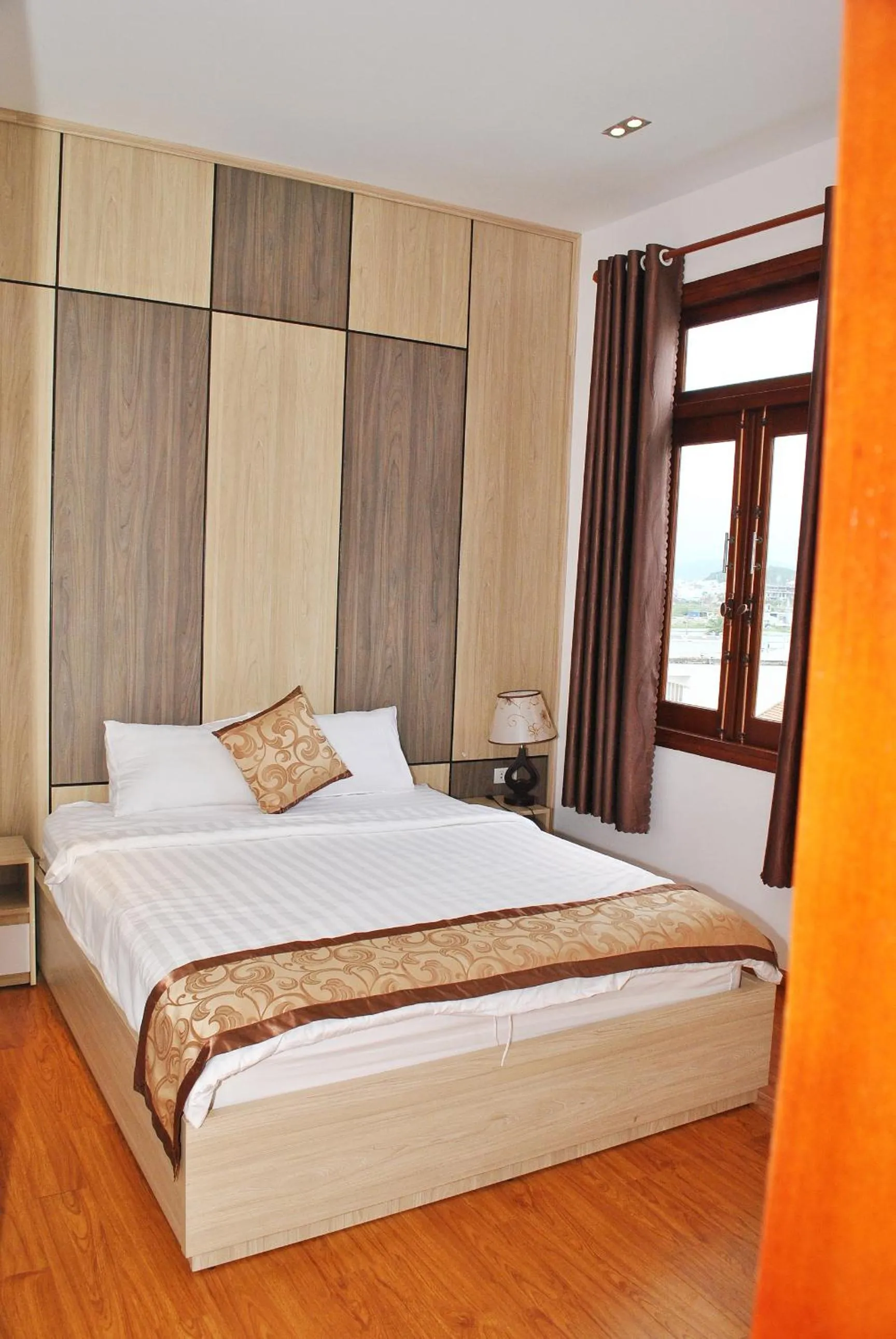 Bed in Phi Long Hotel