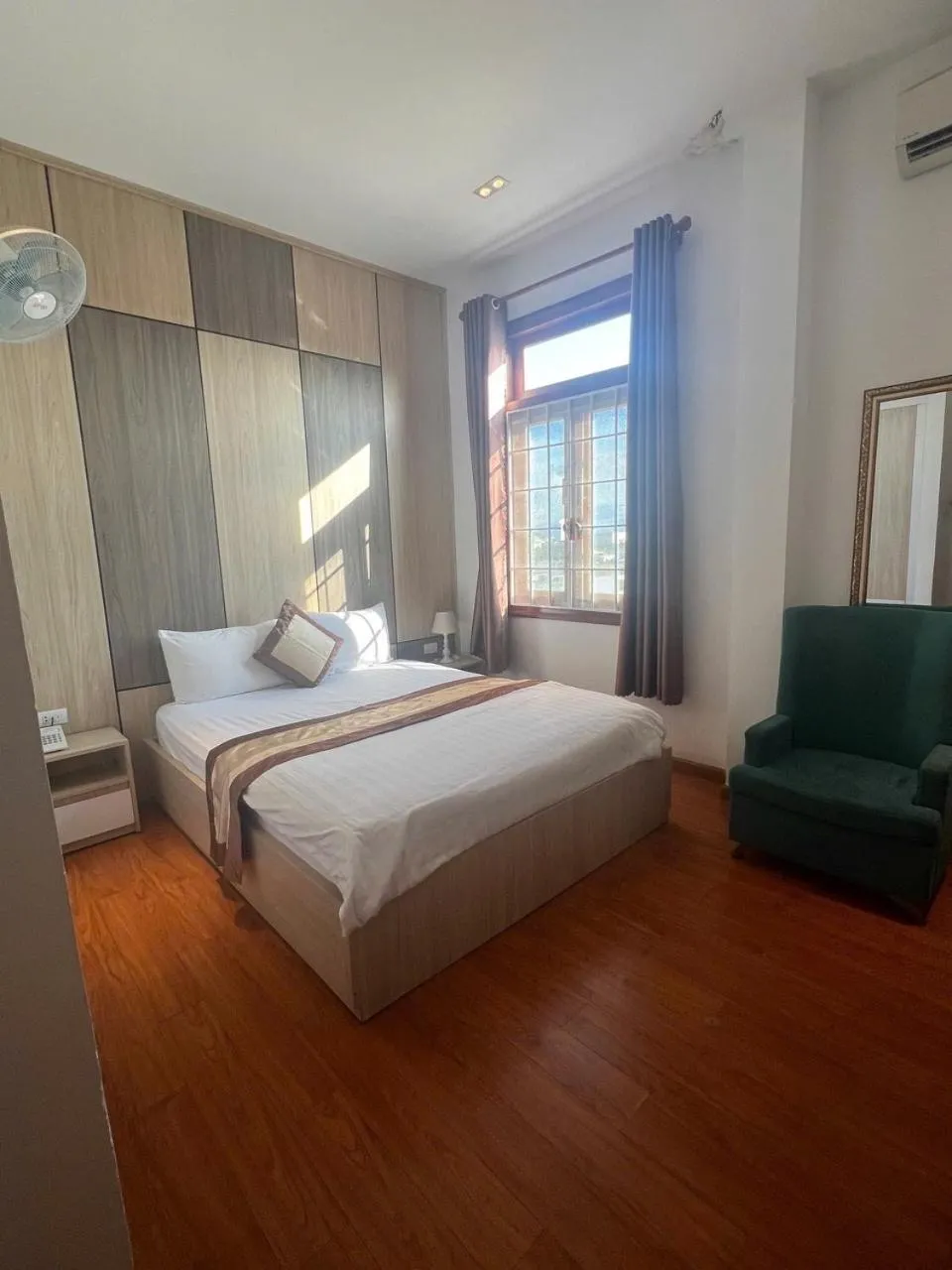 Bed in Phi Long Hotel
