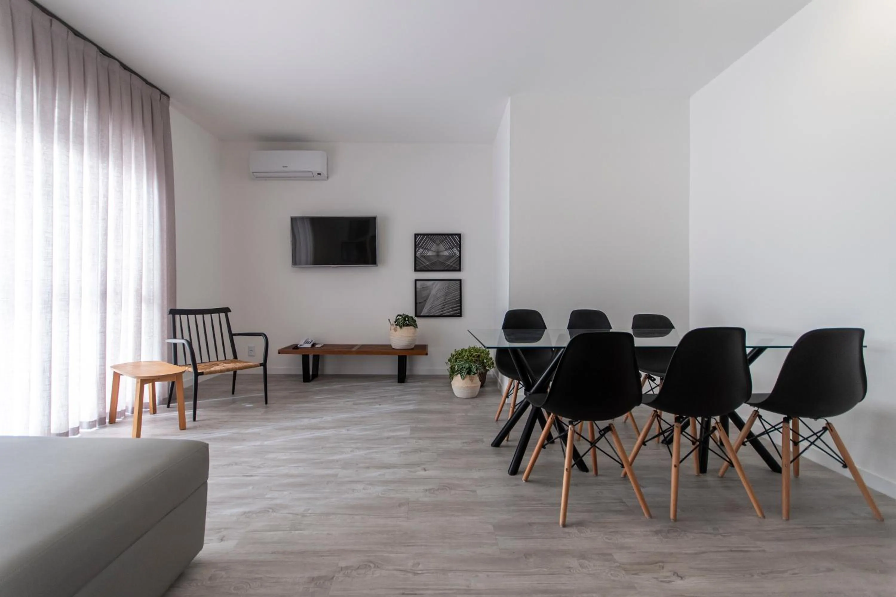 Communal lounge/ TV room in Hotel Melo