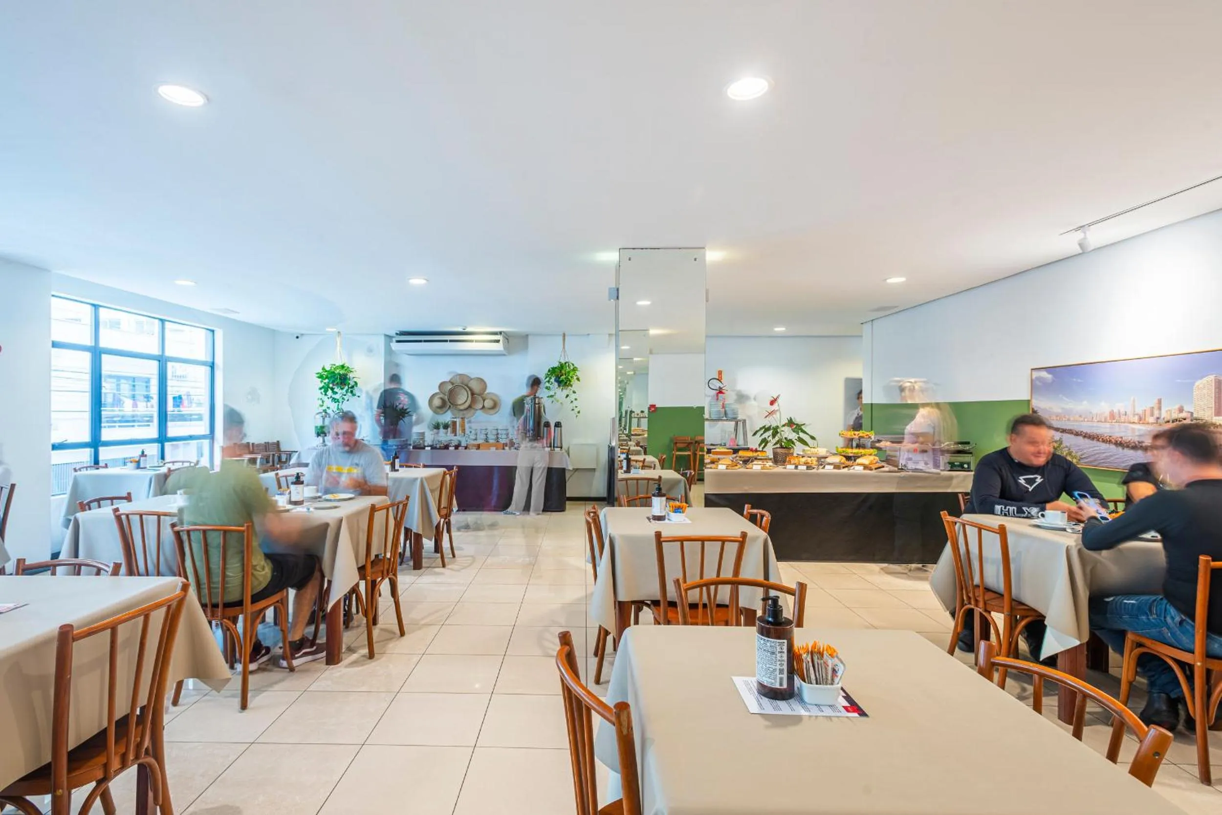 Restaurant/places to eat in Hotel Melo