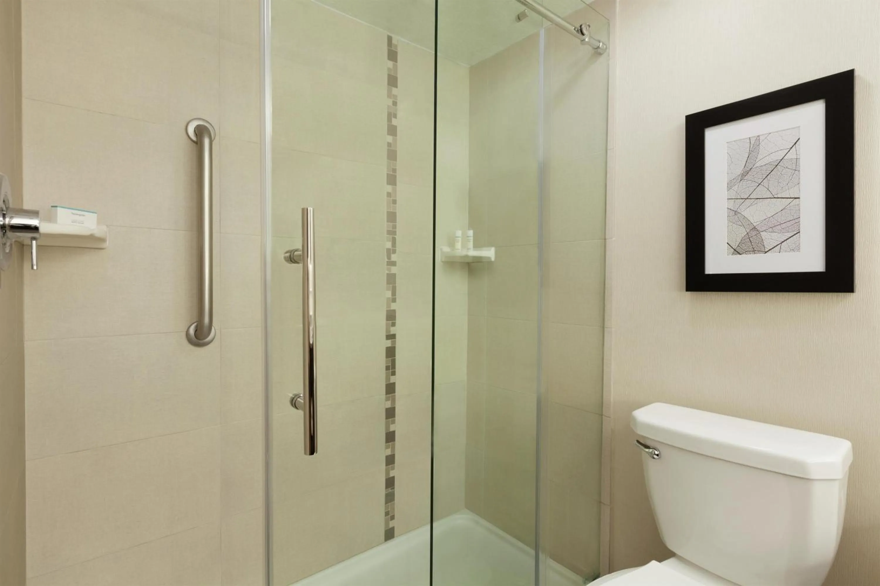 Bathroom in Embassy Suites by Hilton Arcadia-Pasadena Area