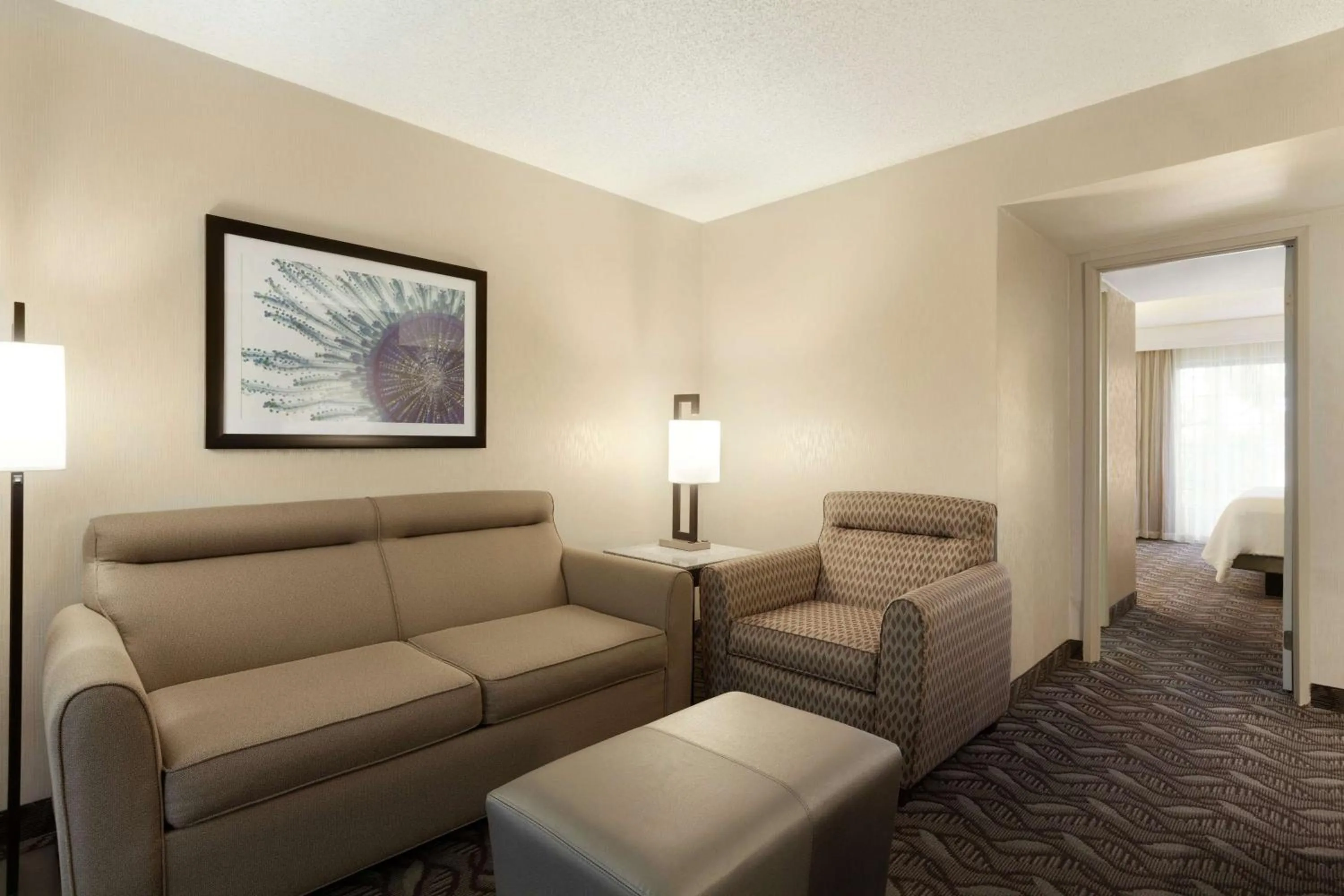 Living room in Embassy Suites by Hilton Arcadia-Pasadena Area