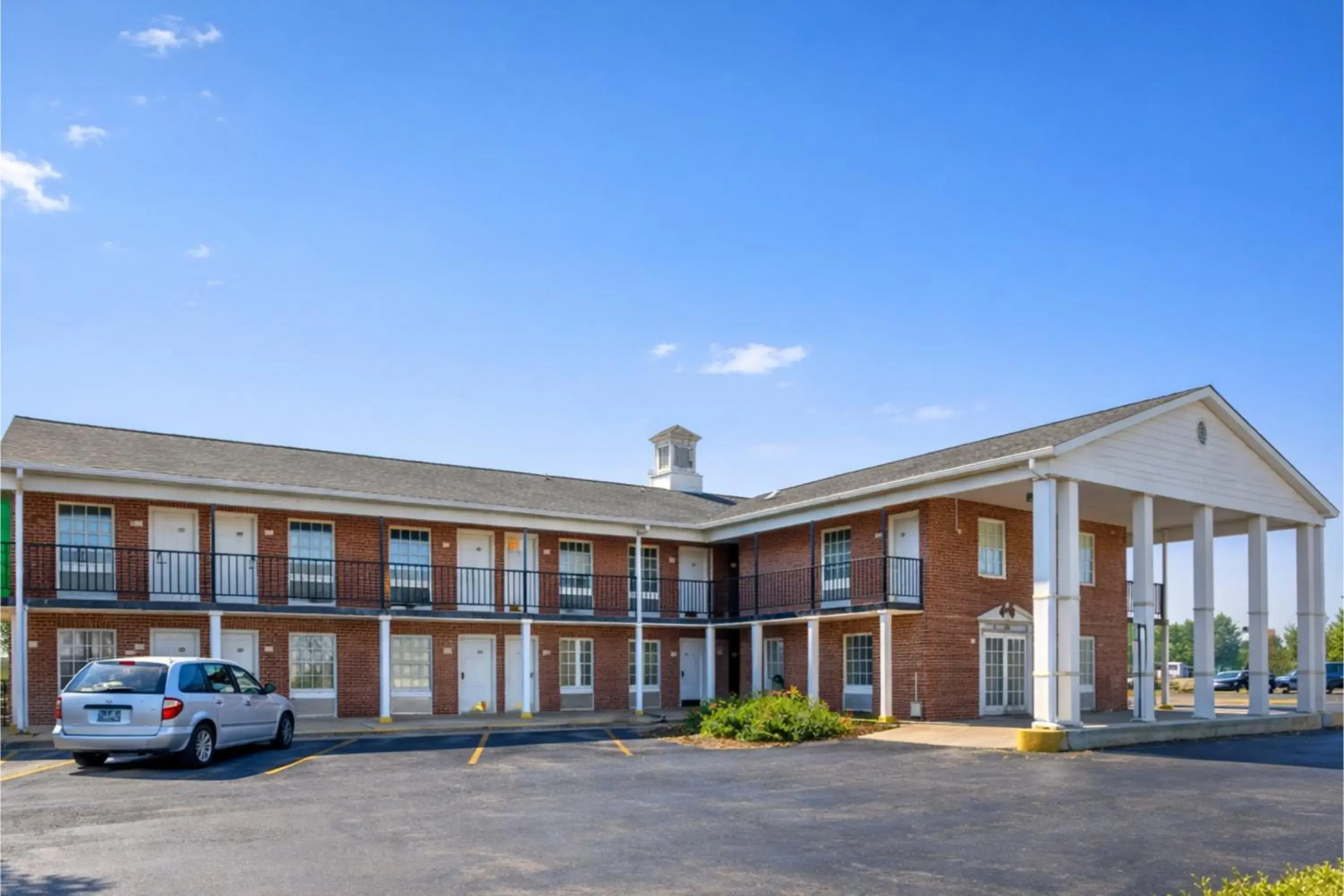 Property building in Capital O First Heritage Inn Rantoul IL I 57 Property building in Capital O First Heritage Inn Rantoul IL I 57
