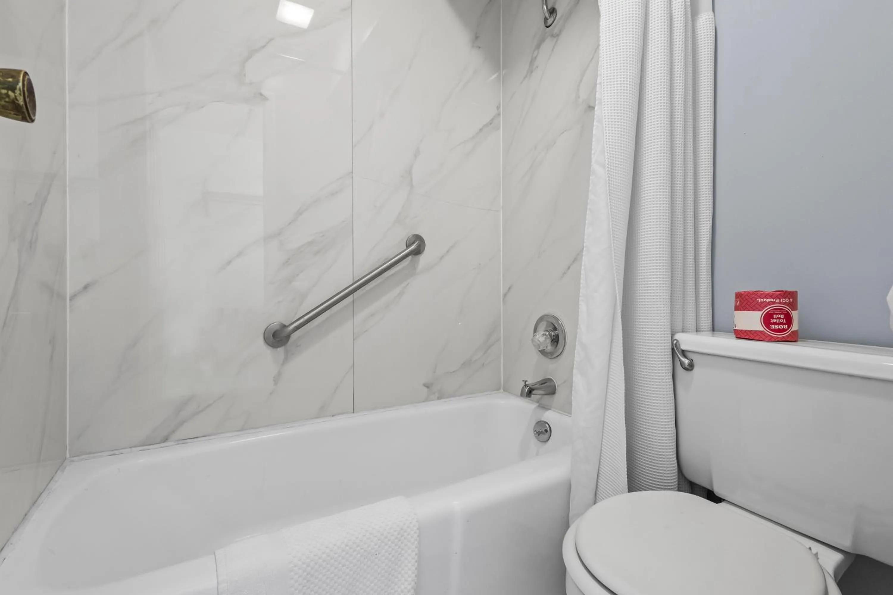 Bathroom in Capital O First Heritage Inn Rantoul IL I 57