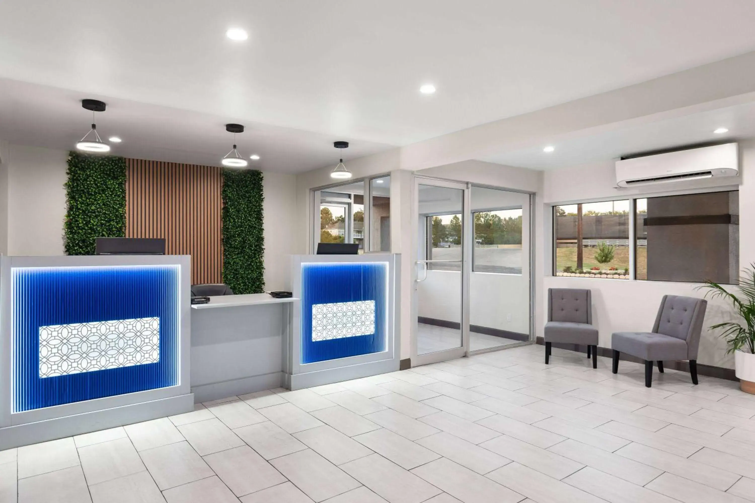 Lobby or reception in Baymont by Wyndham Dothan Lobby or reception in Baymont by Wyndham Dothan
