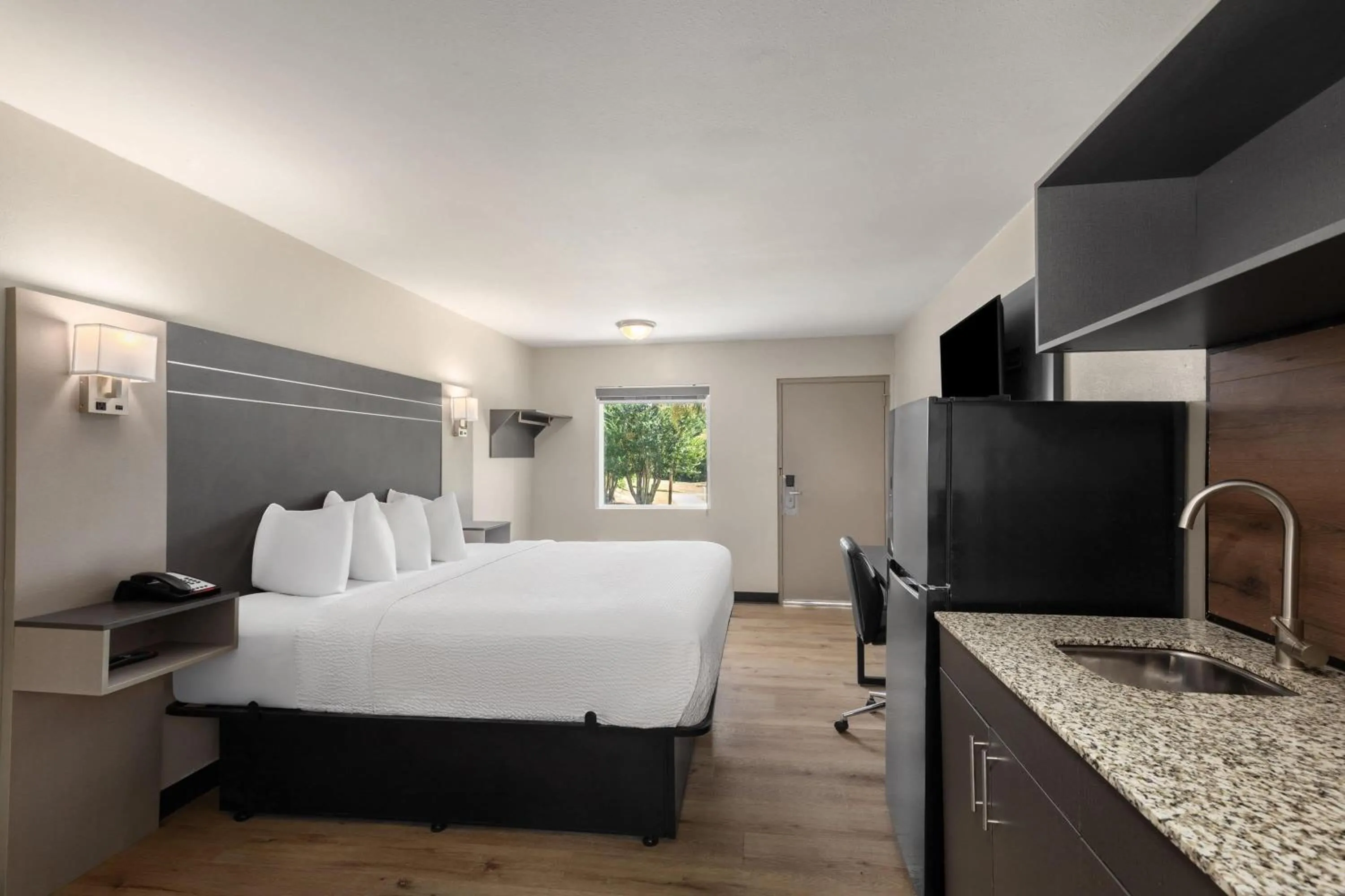 Photo of the whole room, Bed in Baymont by Wyndham Dothan