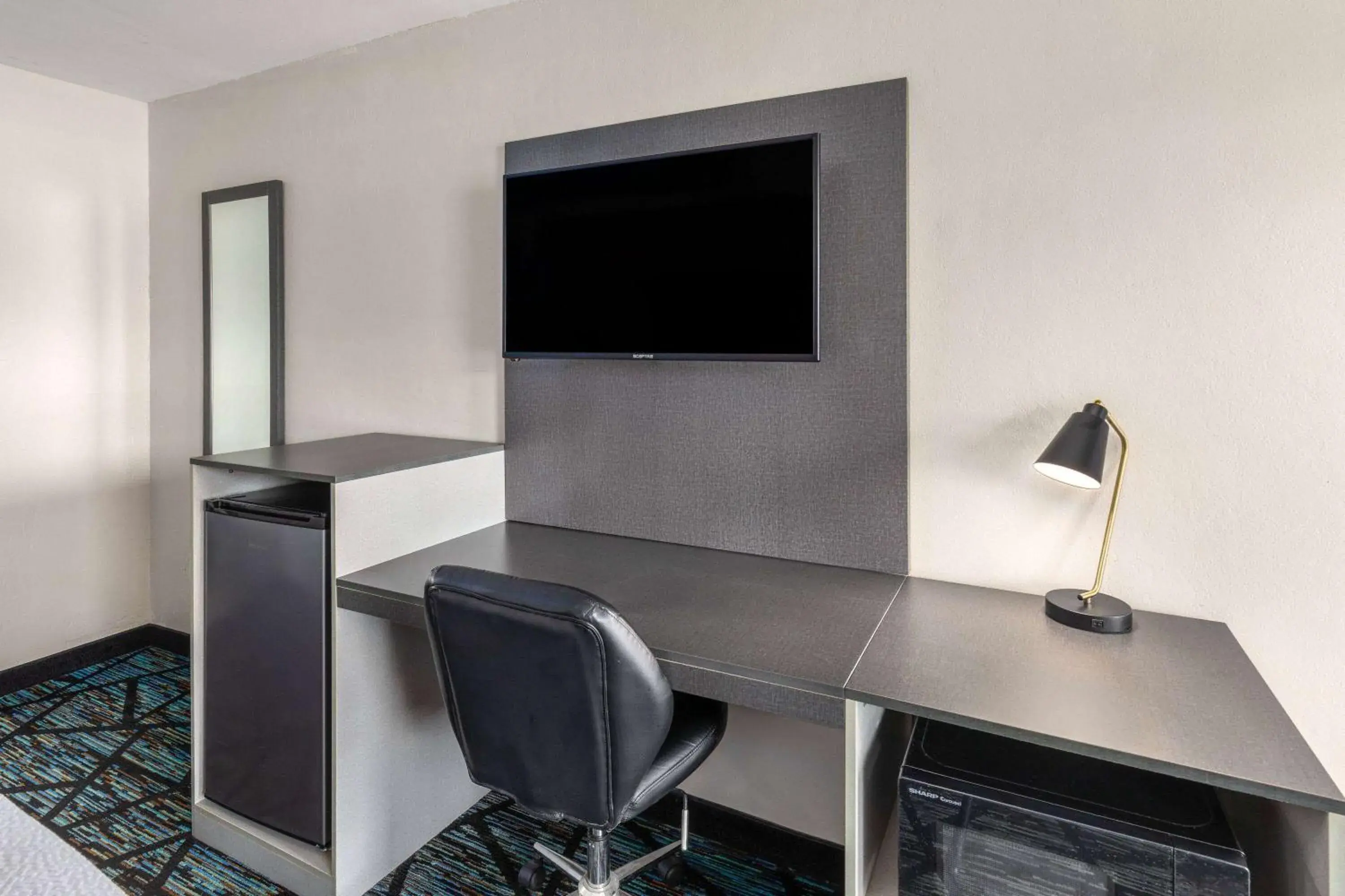 Photo of the whole room in Baymont by Wyndham Dothan Photo of the whole room in Baymont by Wyndham Dothan