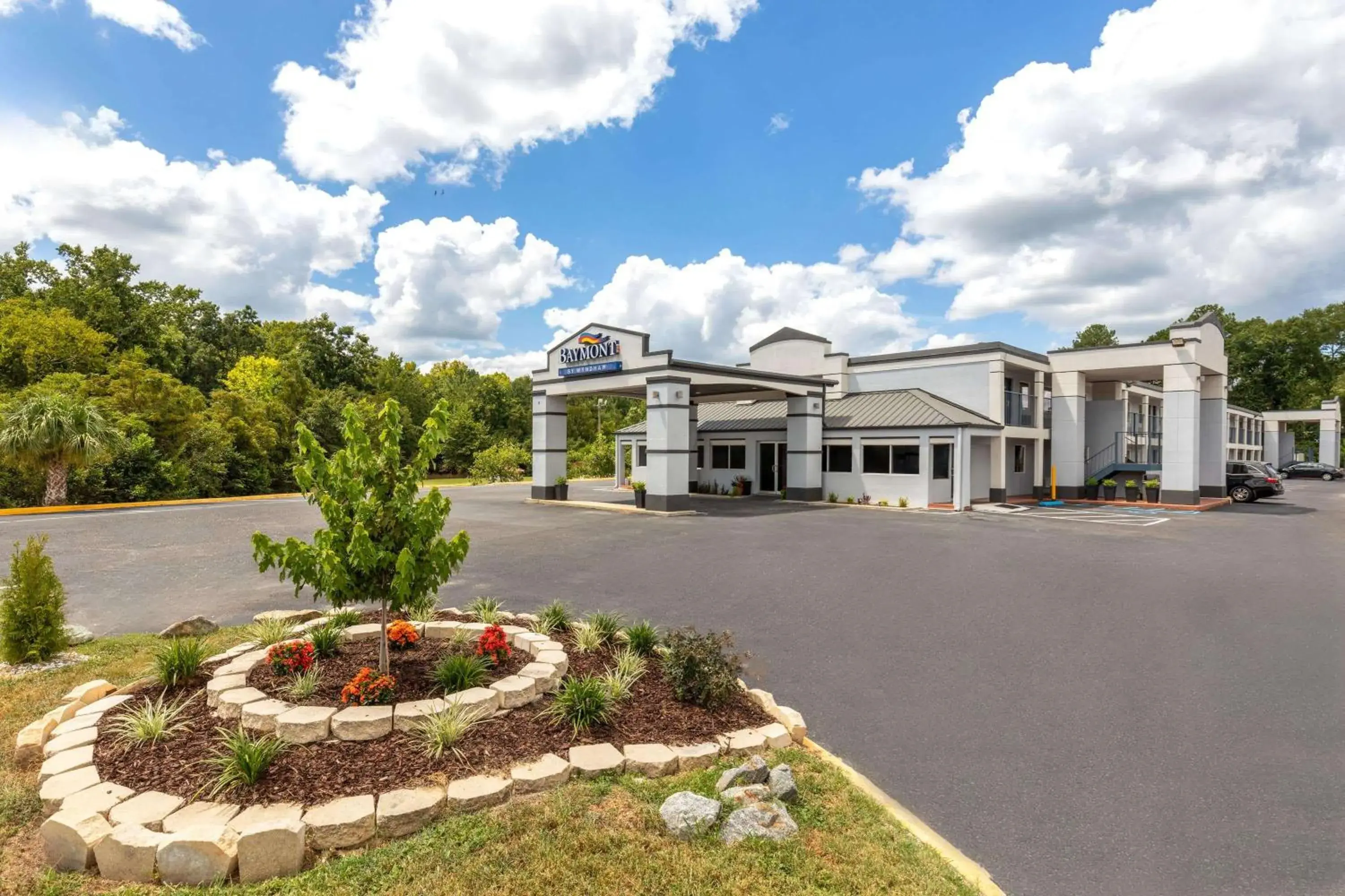 Property building in Baymont by Wyndham Dothan Property building in Baymont by Wyndham Dothan