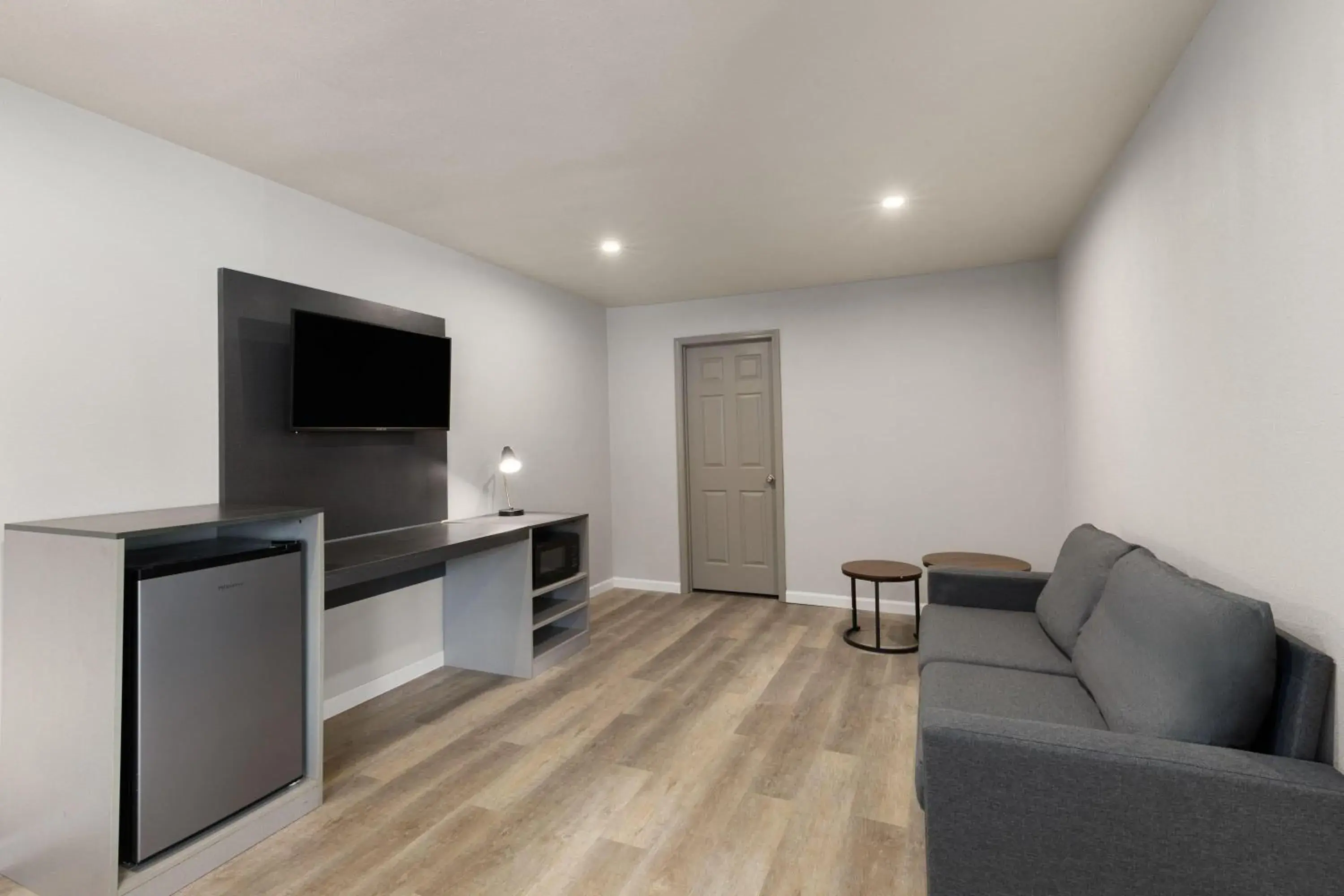 Photo of the whole room in Baymont by Wyndham Dothan Photo of the whole room in Baymont by Wyndham Dothan