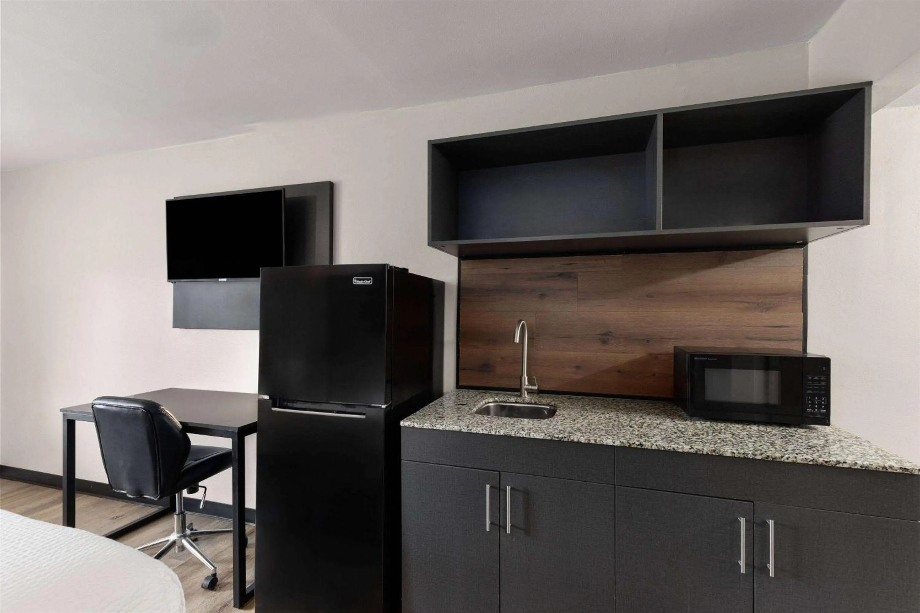 Photo of the whole room in Baymont by Wyndham Dothan