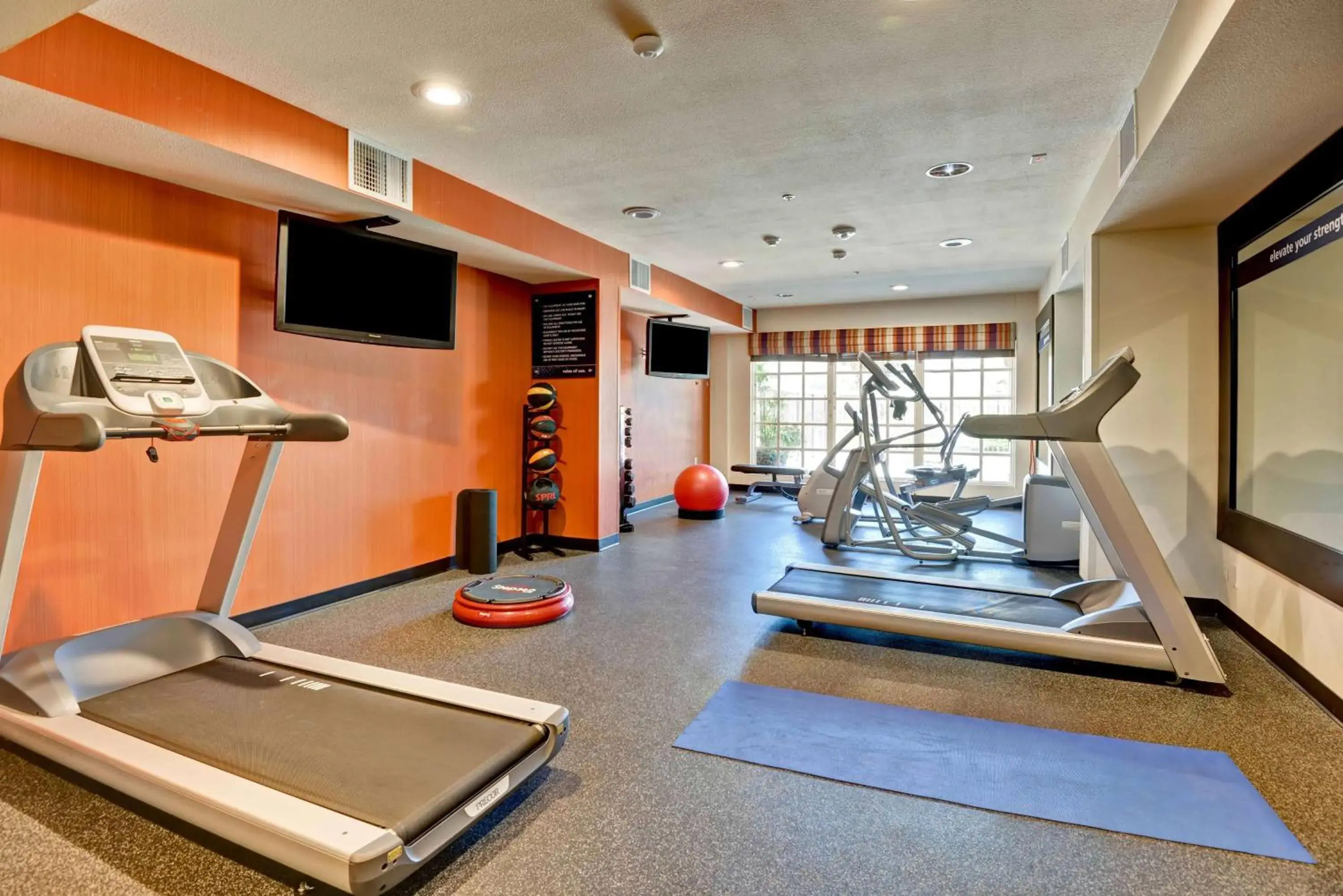 Fitness centre/facilities in Hampton Inn & Suites San Clemente Fitness centre/facilities in Hampton Inn & Suites San Clemente