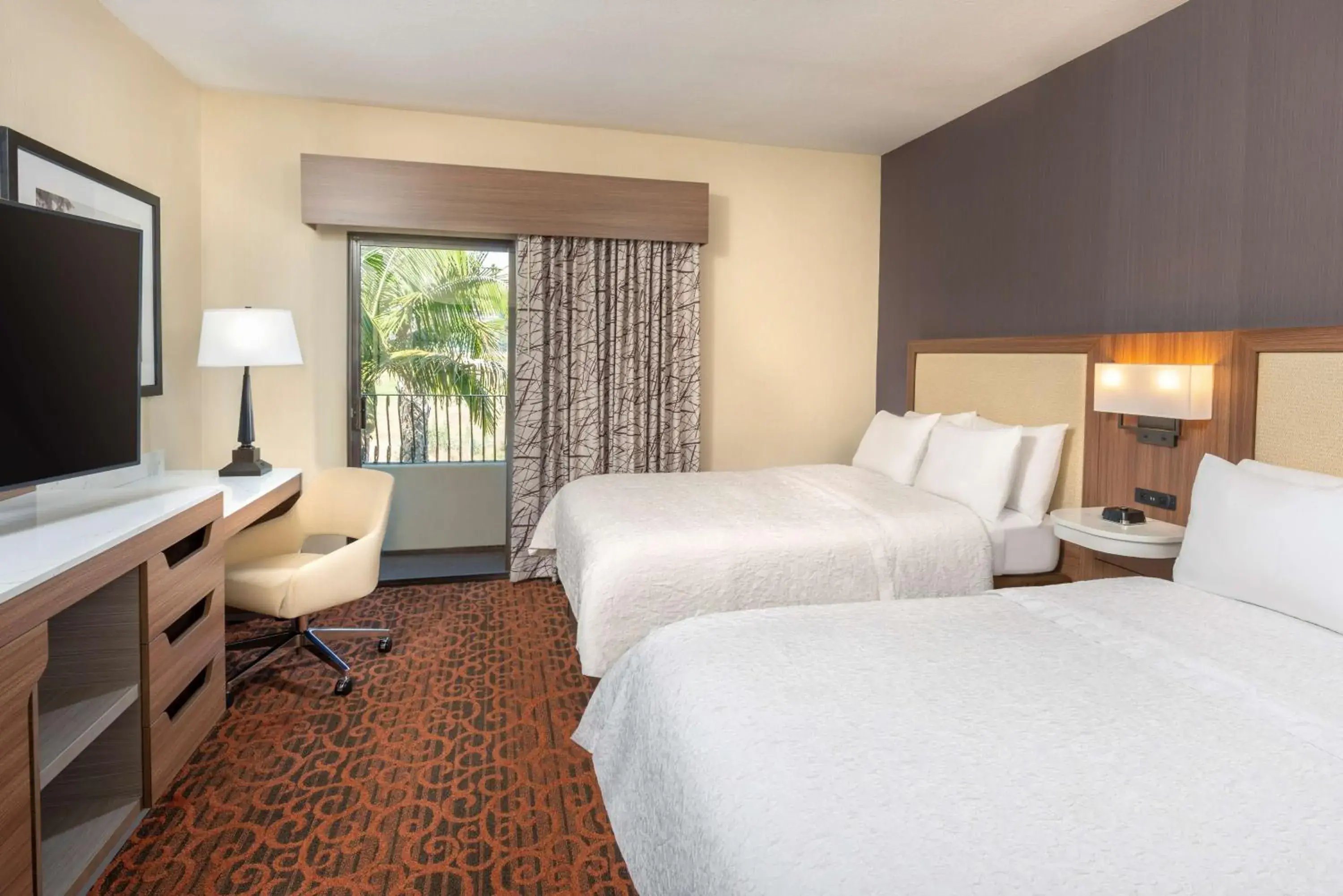 Bed in Hampton Inn & Suites San Clemente Bed in Hampton Inn & Suites San Clemente