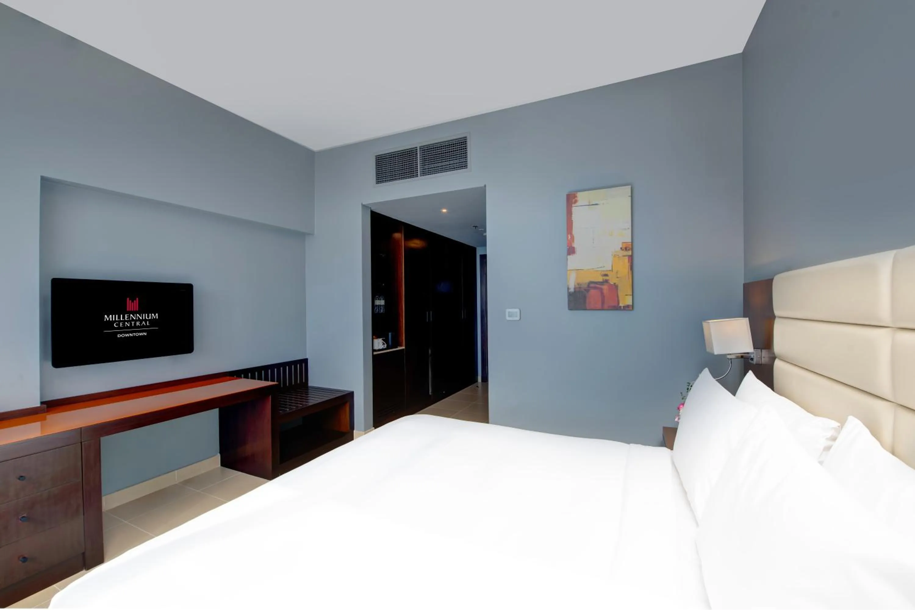 Bedroom, Bed in Millennium Central Downtown - Dubai