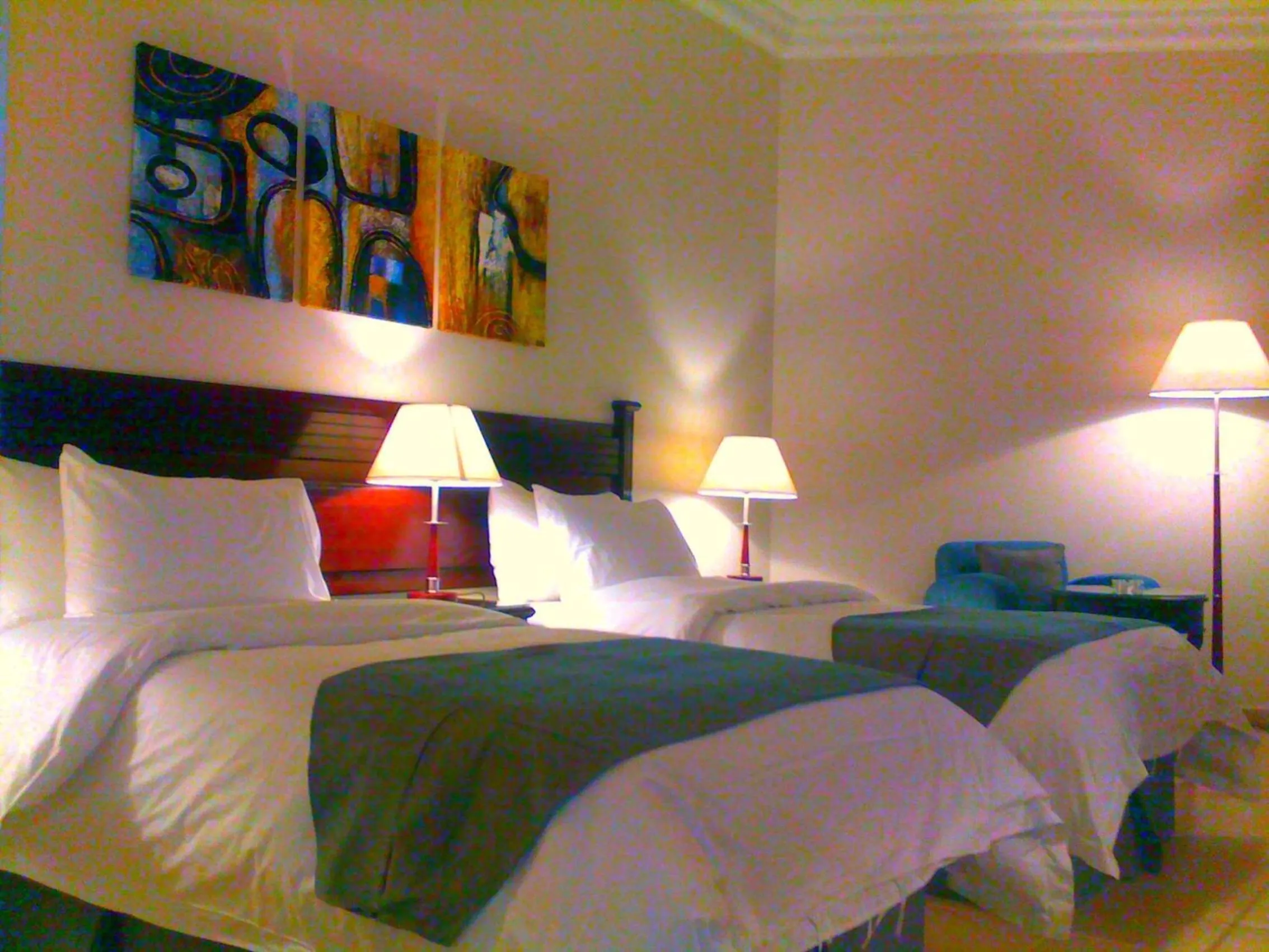 Bedroom, Bed in Executives Hotel - Azizia