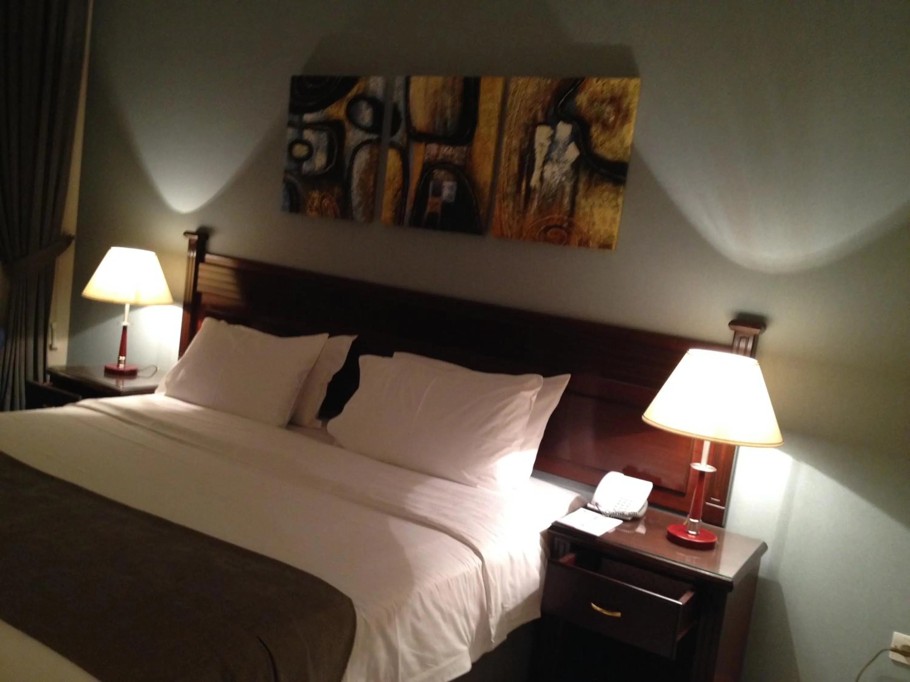 Bedroom, Bed in Executives Hotel - Azizia