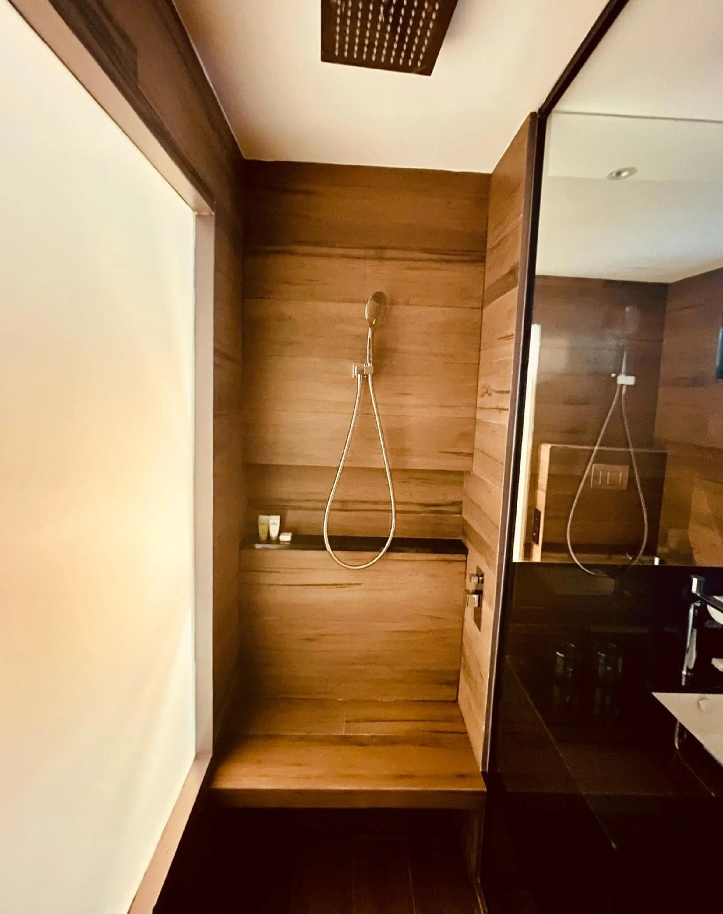 Deluxe Double Room with Balcony in Lamana Hotel Deluxe Double Room with Balcony in Lamana Hotel