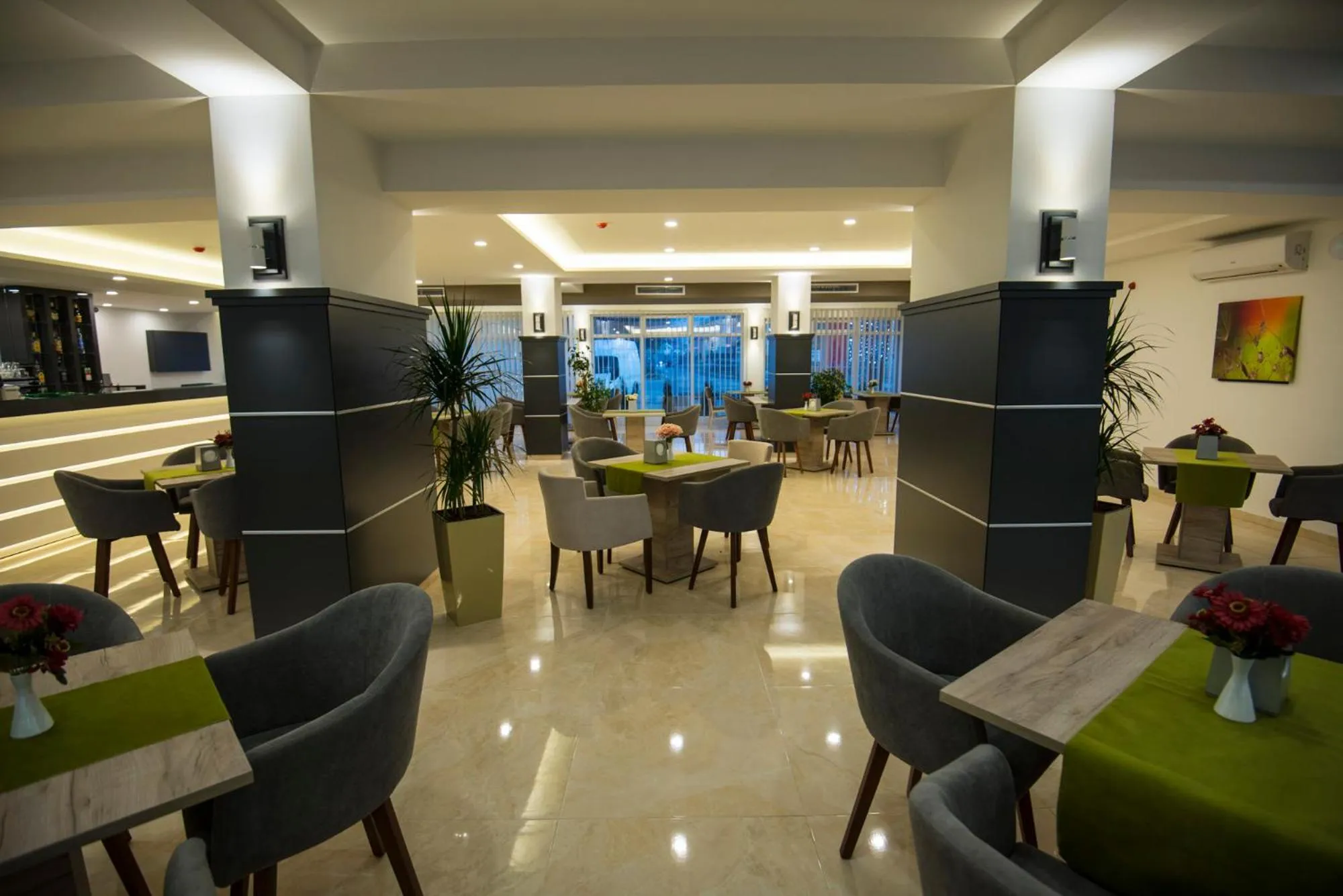 Restaurant/places to eat in Hotel Village