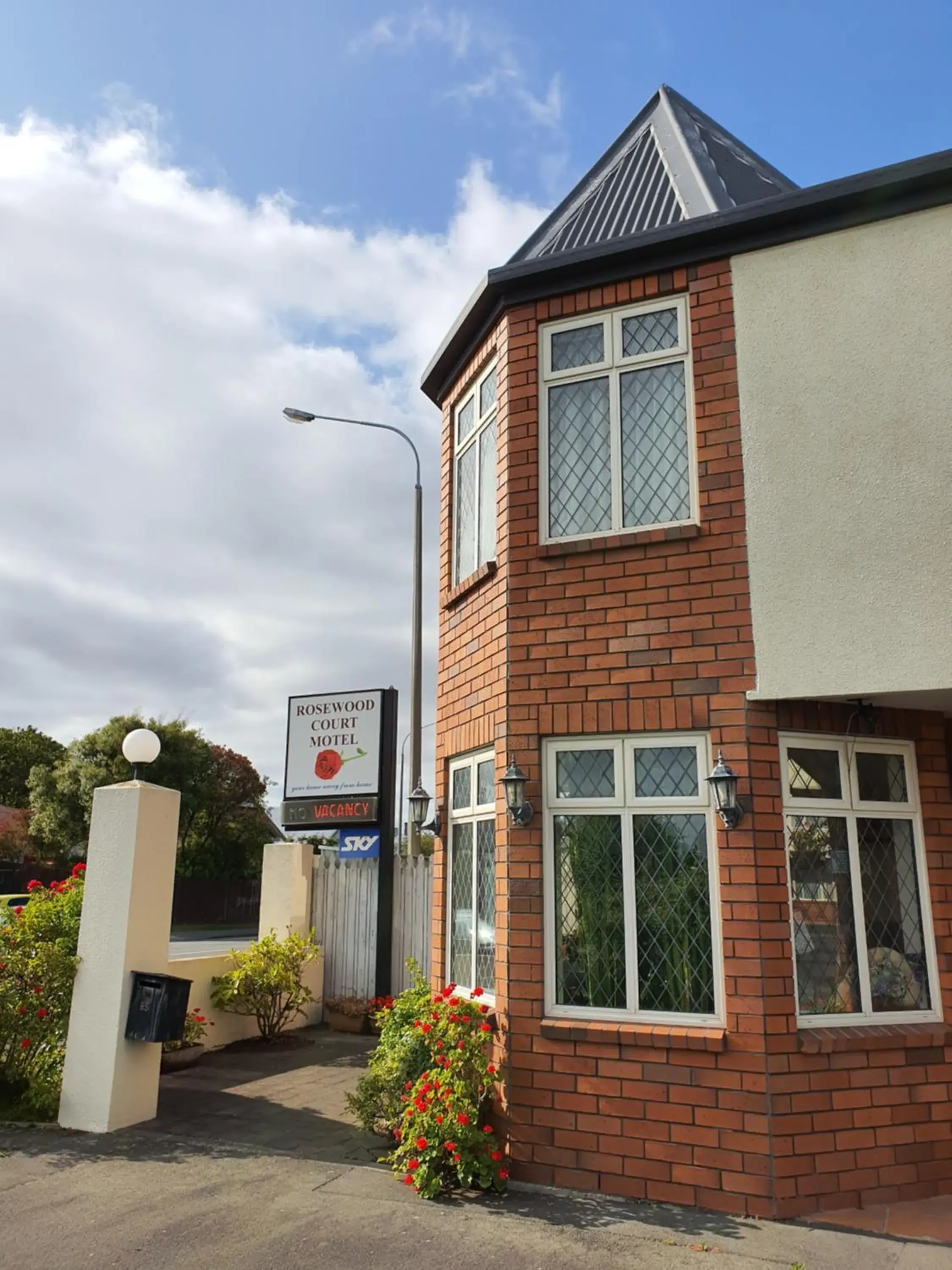 Property building in Rosewood Court Motel Property building in Rosewood Court Motel