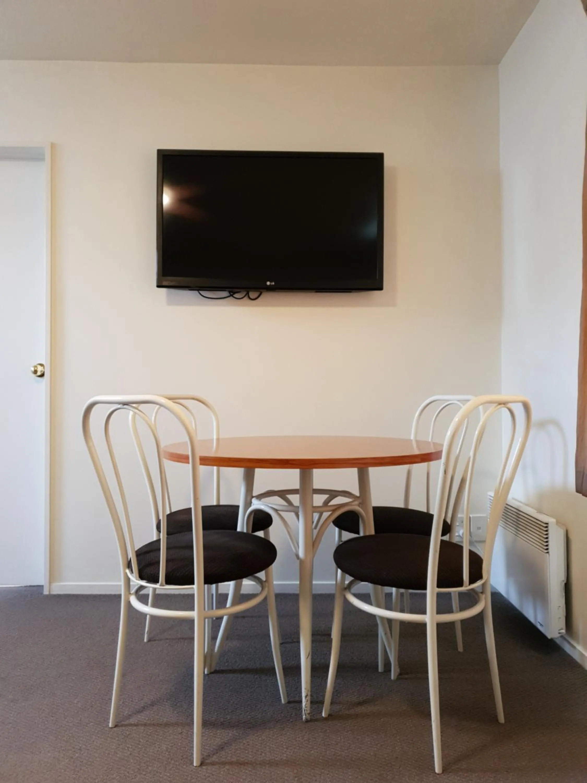 Communal lounge/ TV room in Rosewood Court Motel