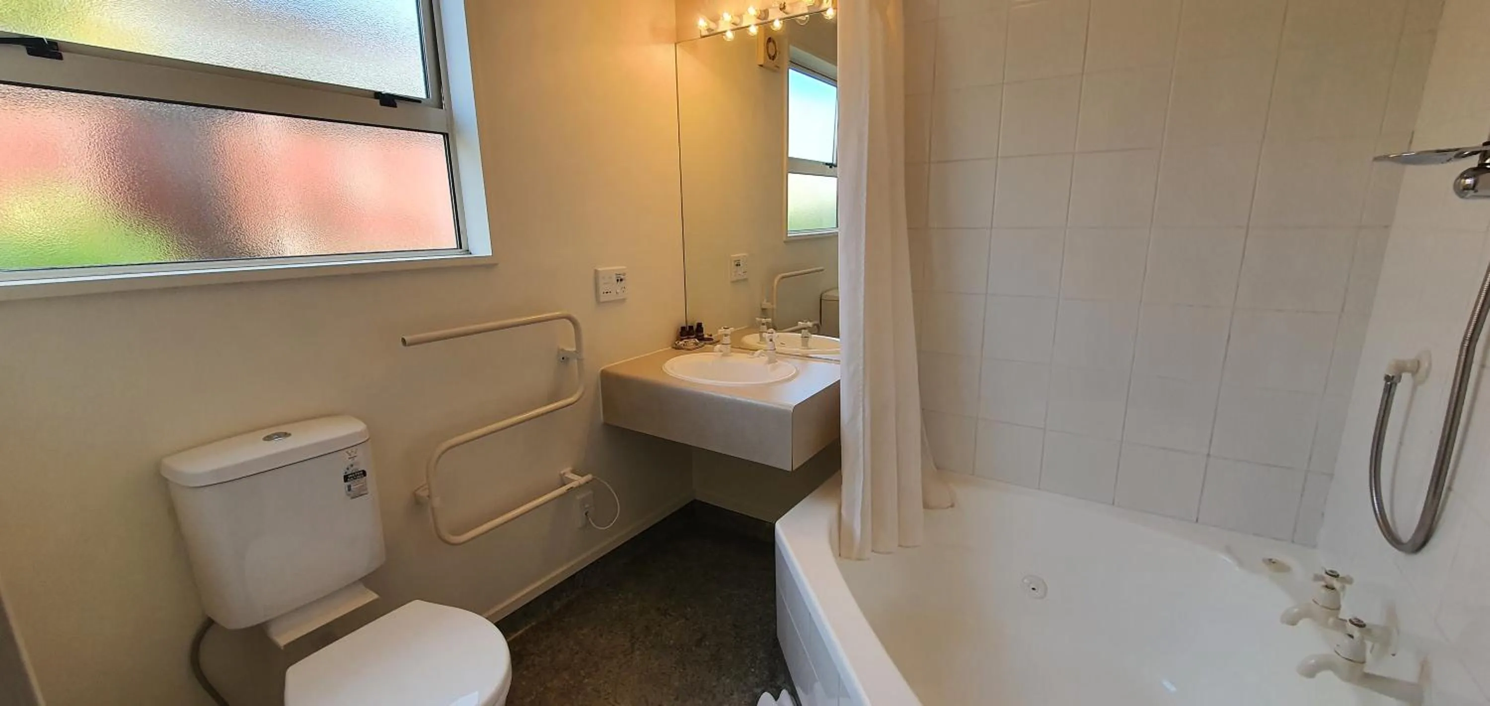 Bathroom in Rosewood Court Motel