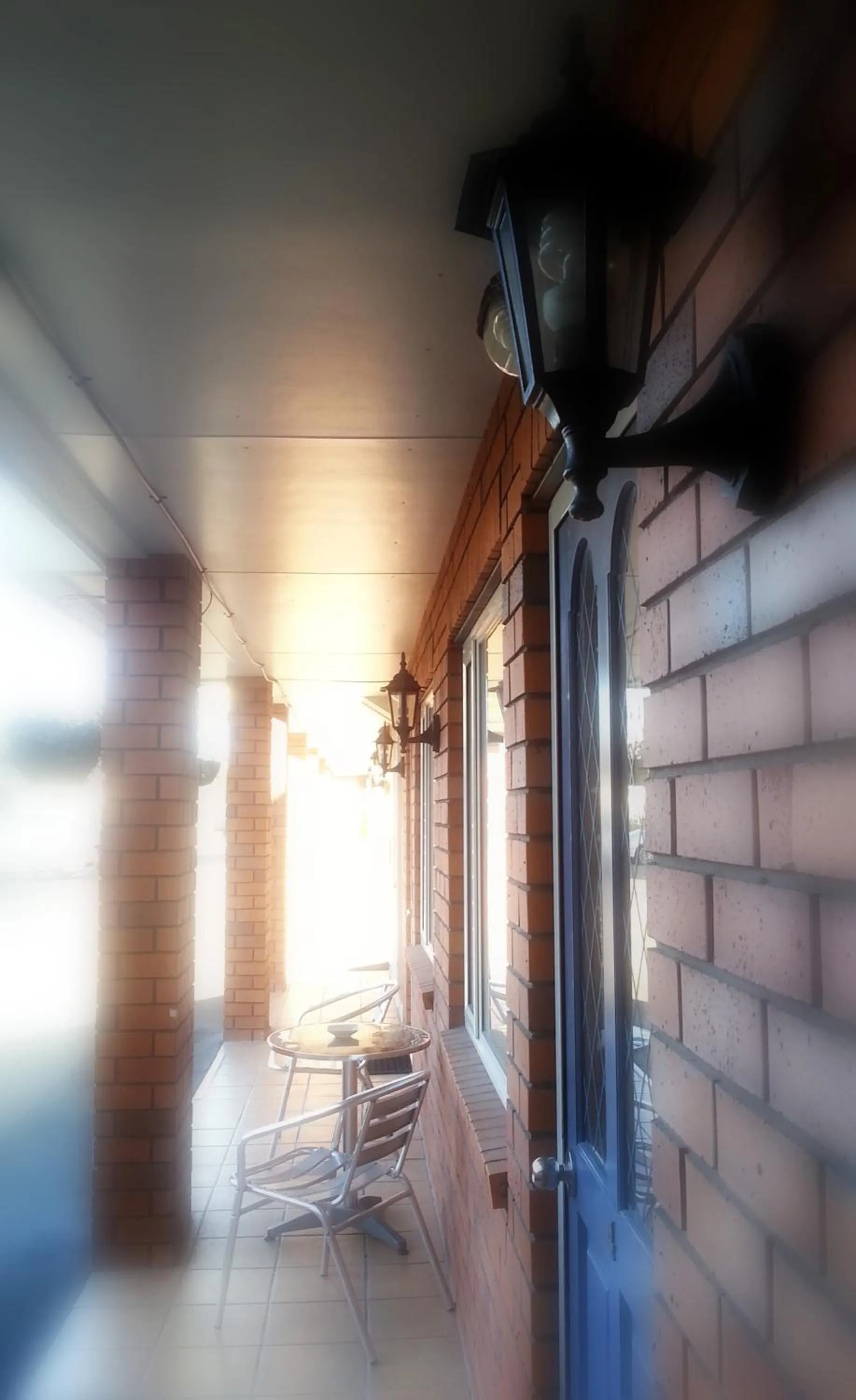 Facade/entrance in Rosewood Court Motel