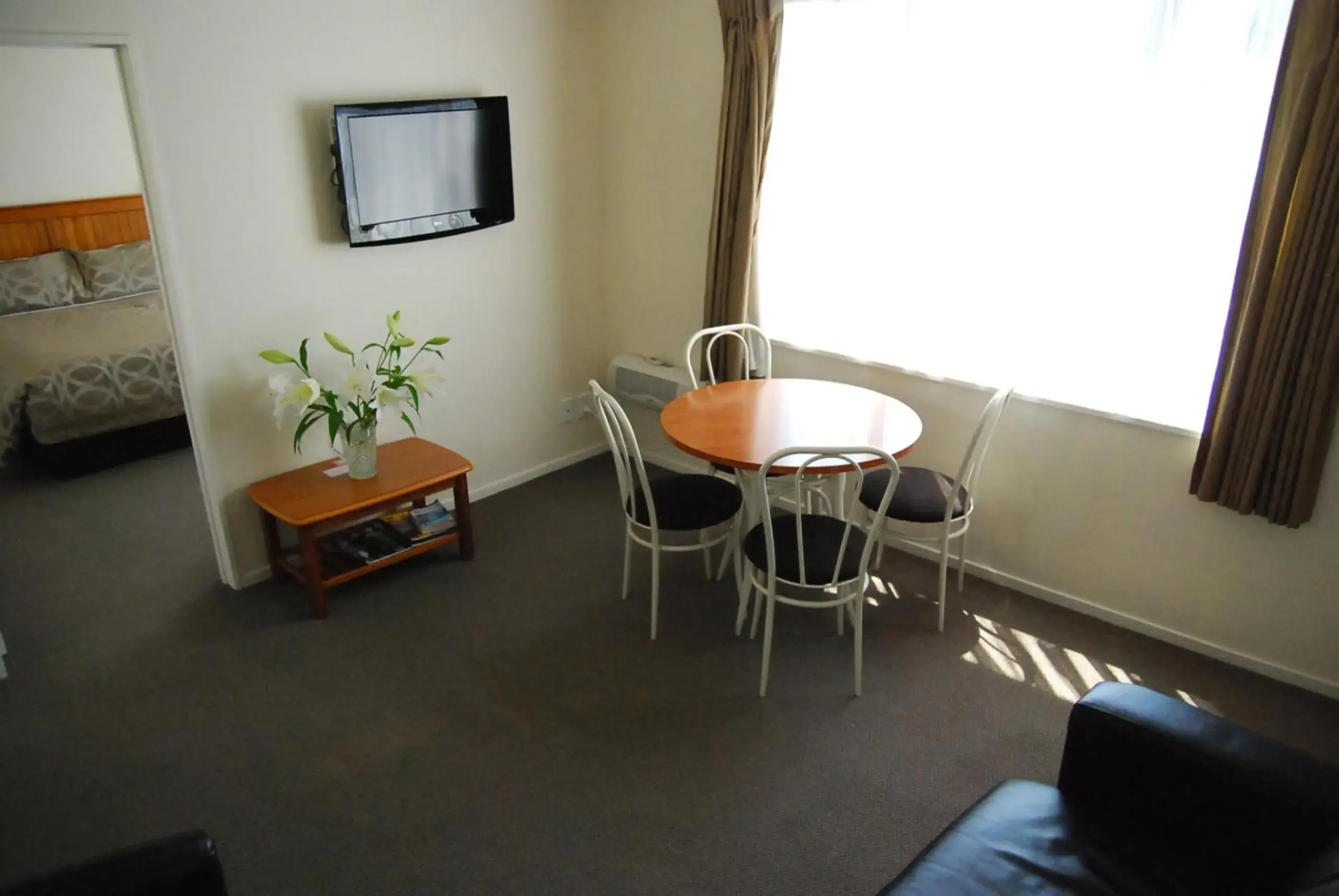 Lounge or bar in Rosewood Court Motel Lounge or bar in Rosewood Court Motel