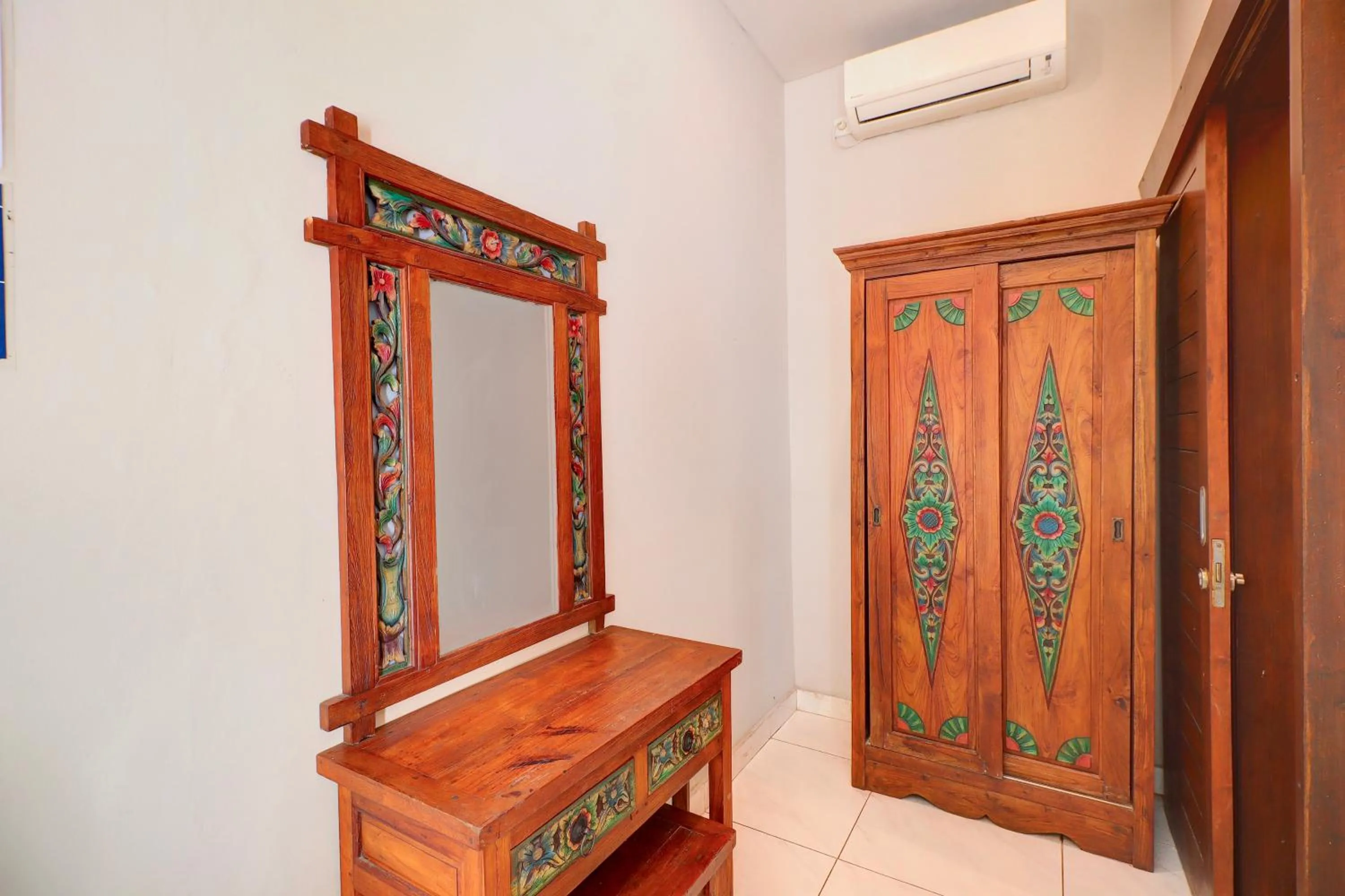 wardrobe in Collection O Bali near Sanur Beach formerly Akarsa Kokoro