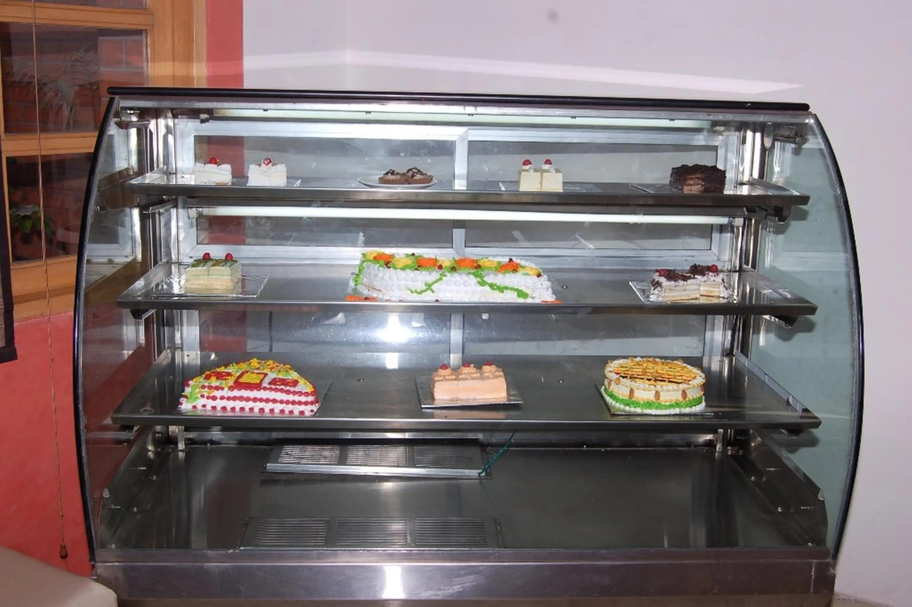 Restaurant/places to eat in Cambay Sapphire, Gandhinagar