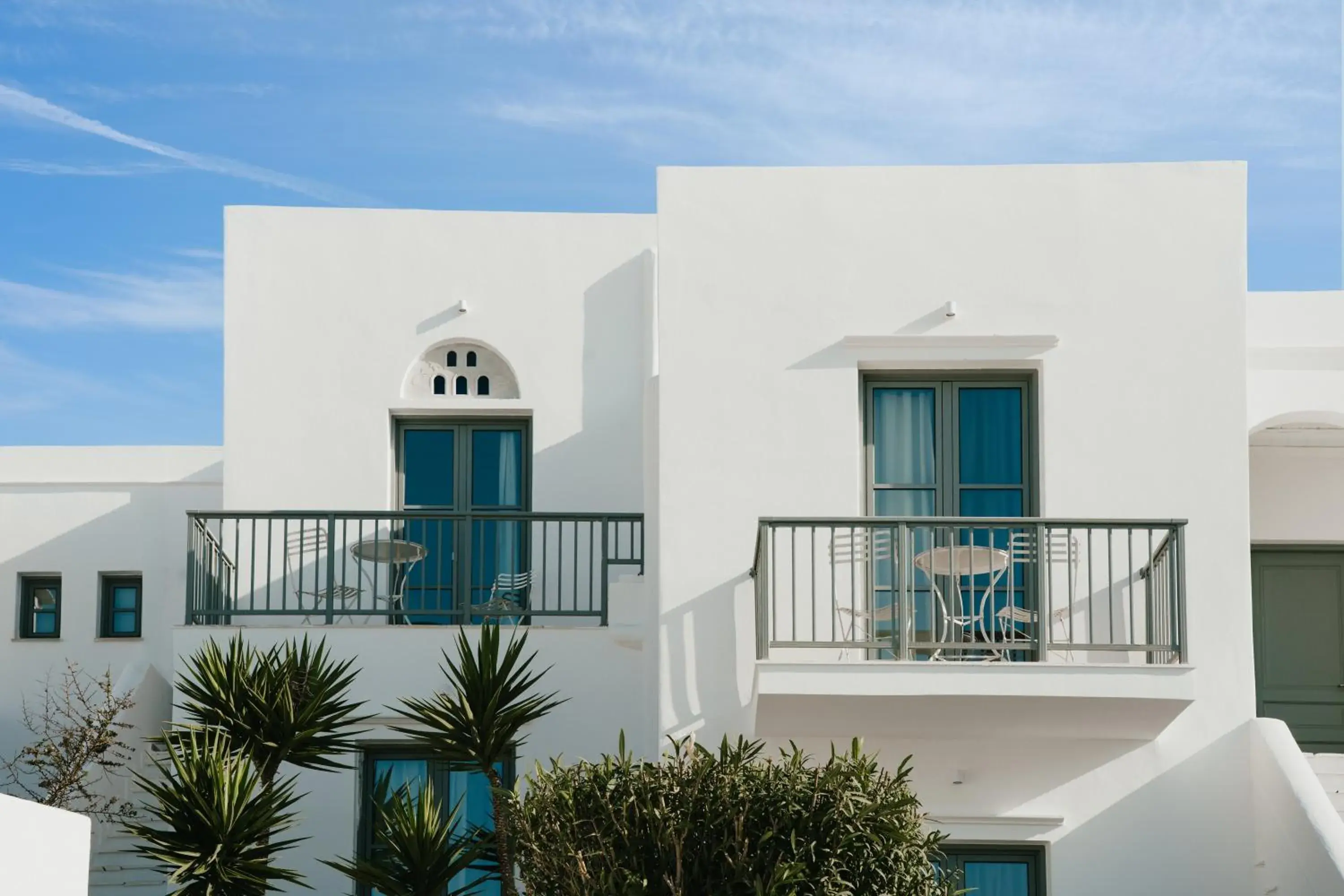 Property building in Mr. and Mrs. White Tinos Property building in Mr. and Mrs. White Tinos