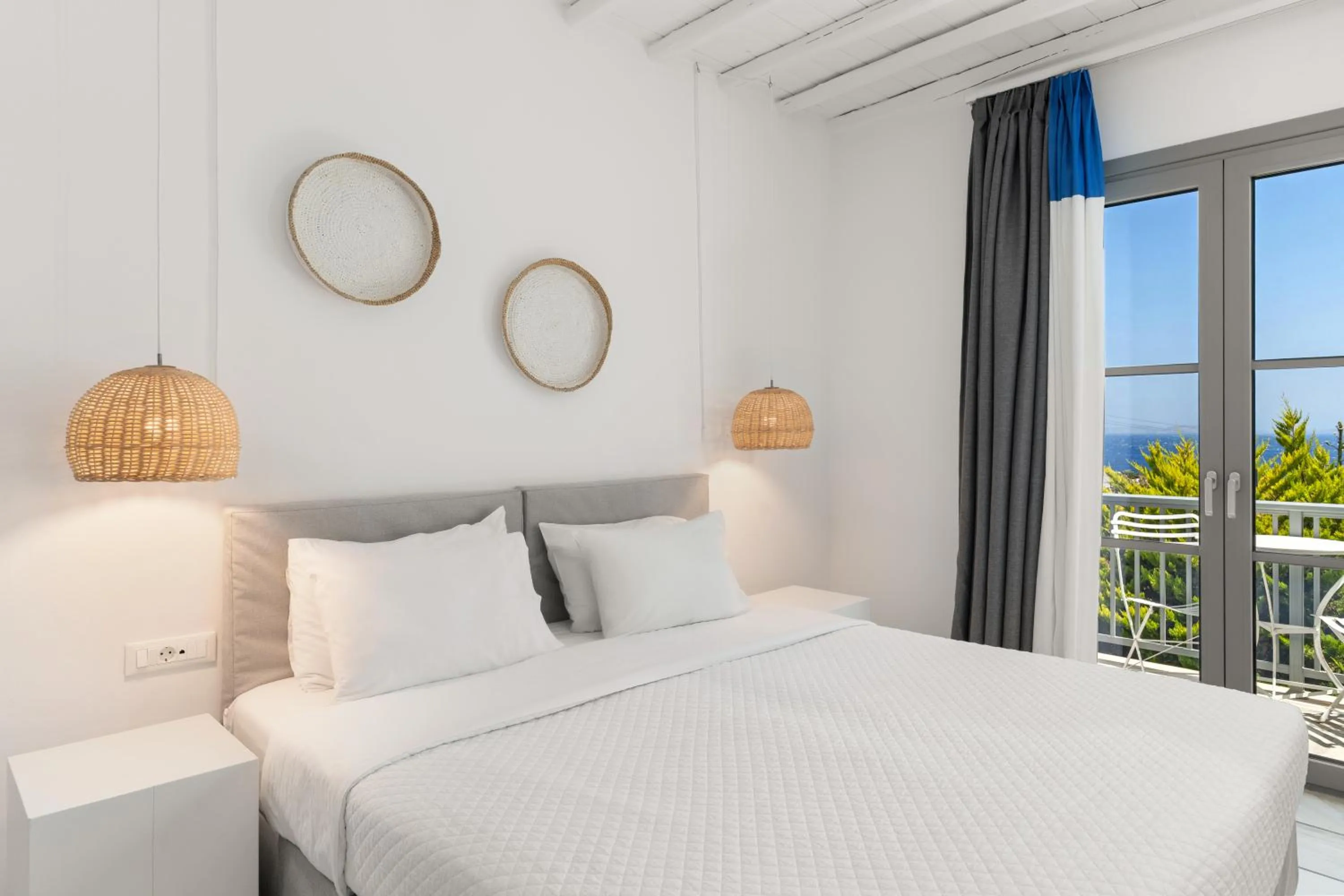 Bed in Mr. and Mrs. White Tinos