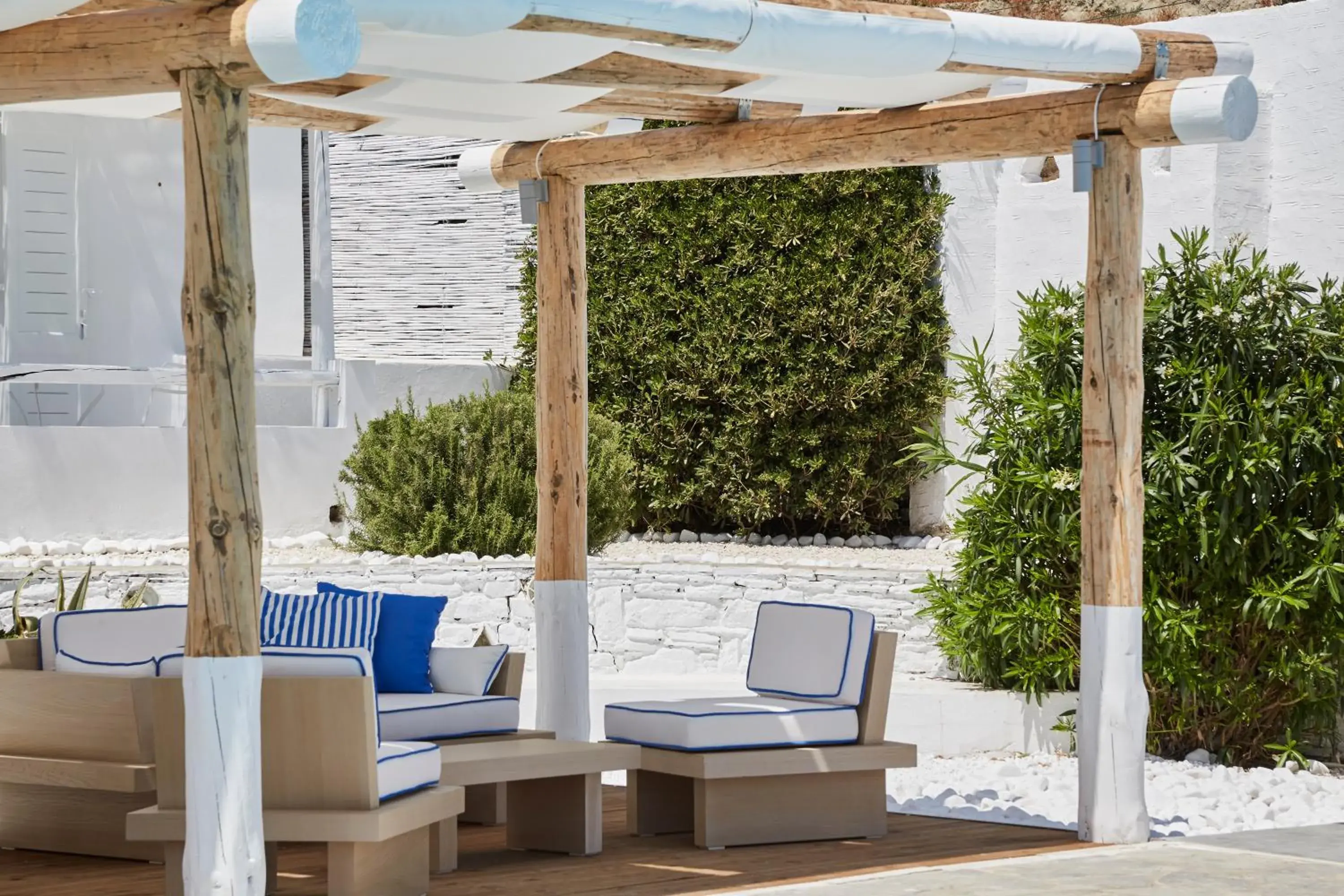 Property building in Mr. and Mrs. White Tinos Property building in Mr. and Mrs. White Tinos