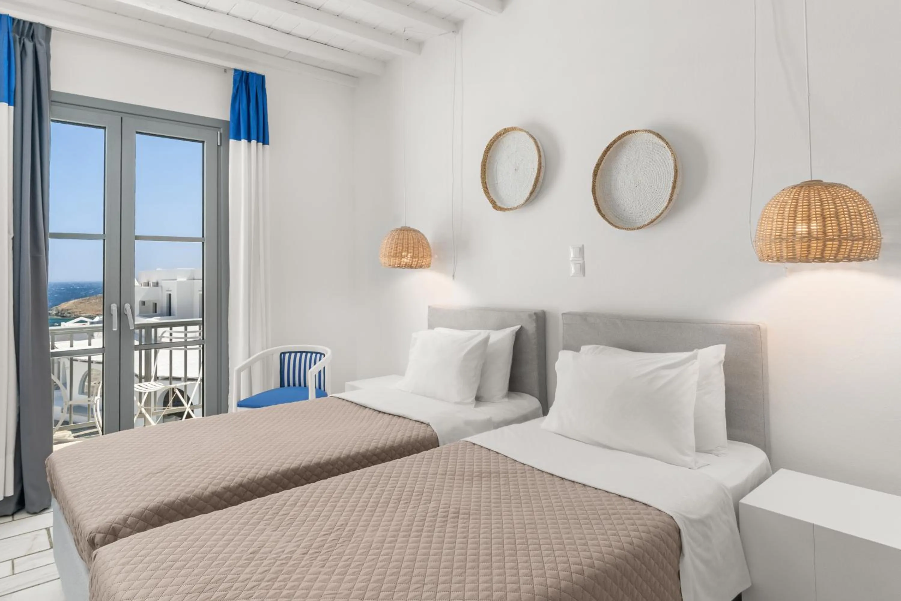 Photo of the whole room, Bed in Mr. and Mrs. White Tinos