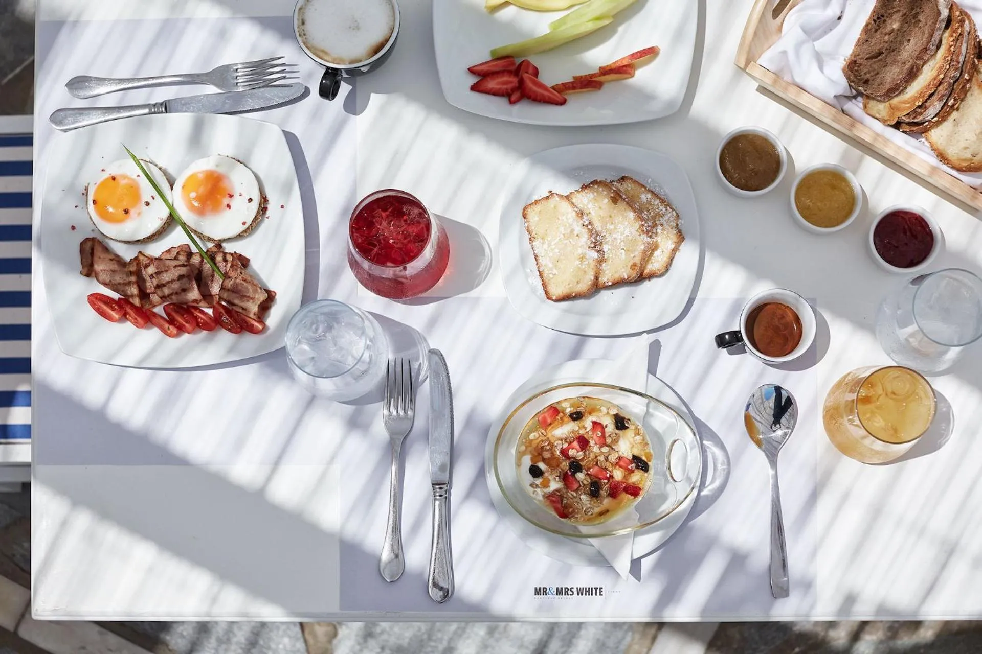 Breakfast in Mr. and Mrs. White Tinos