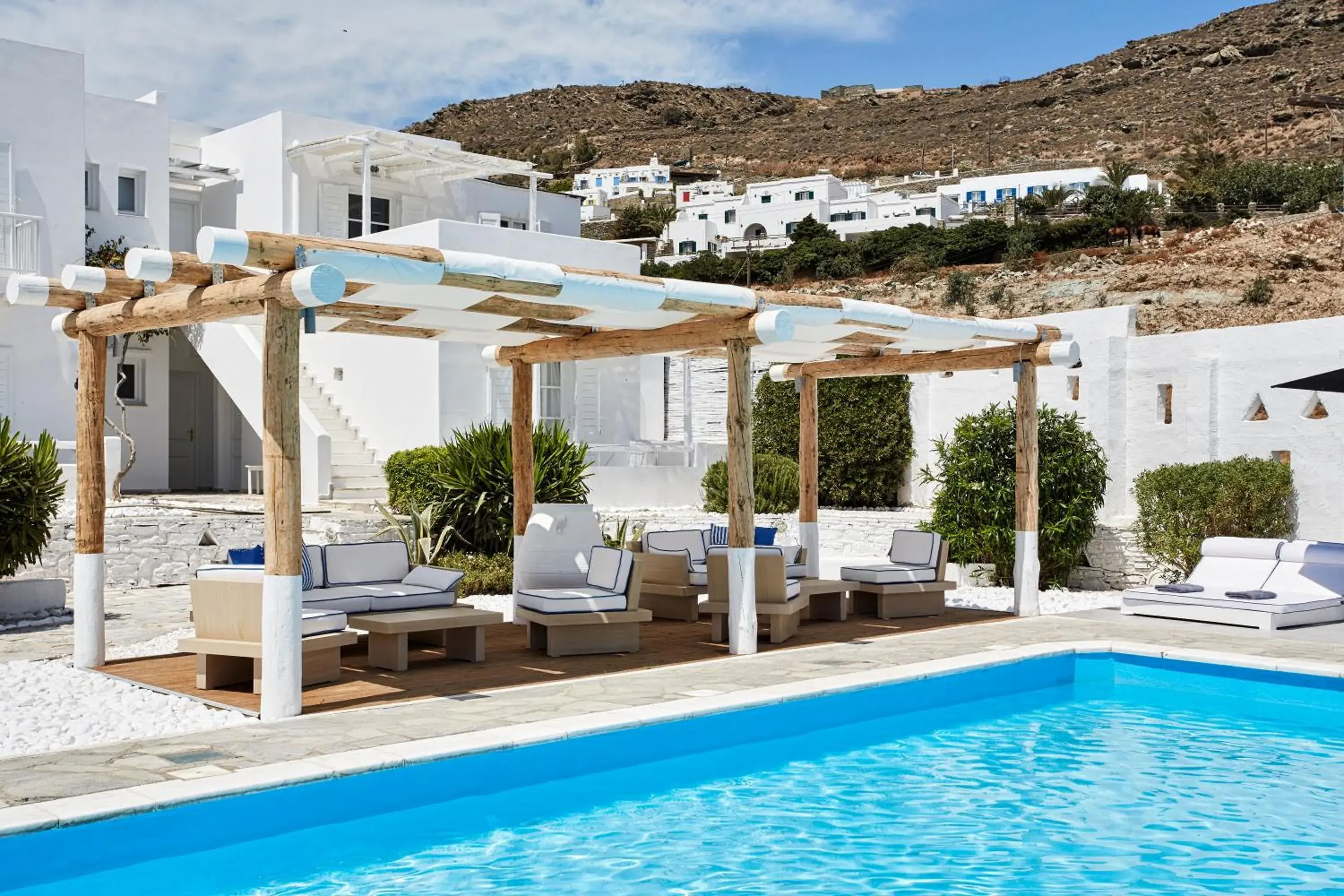 Lounge or bar in Mr. and Mrs. White Tinos Lounge or bar in Mr. and Mrs. White Tinos