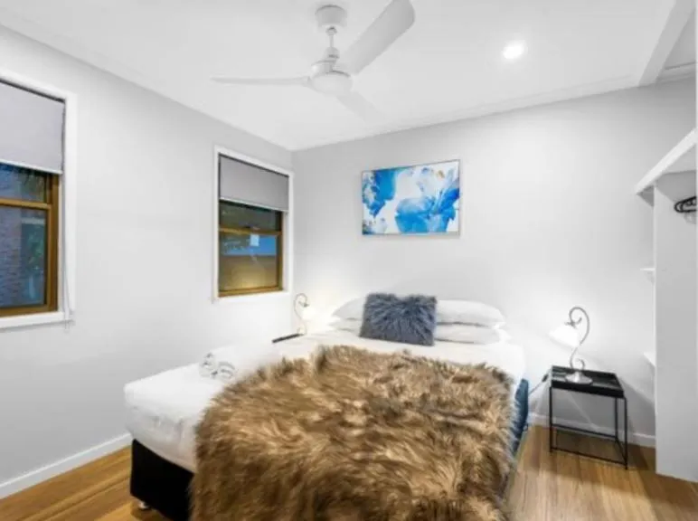 Bedroom, Bed in Clouds Mapleton