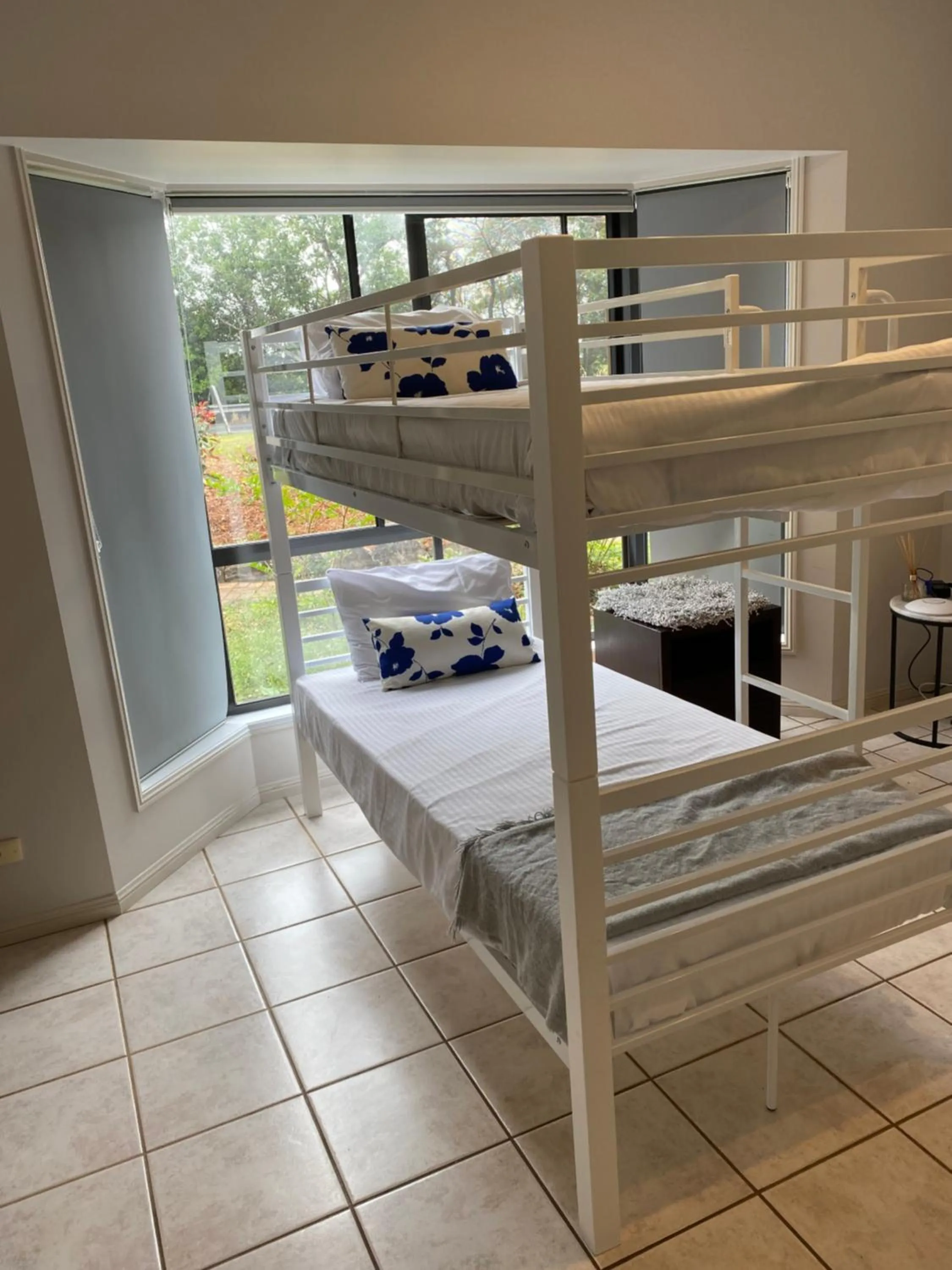 Bedroom, Bed in Clouds Mapleton