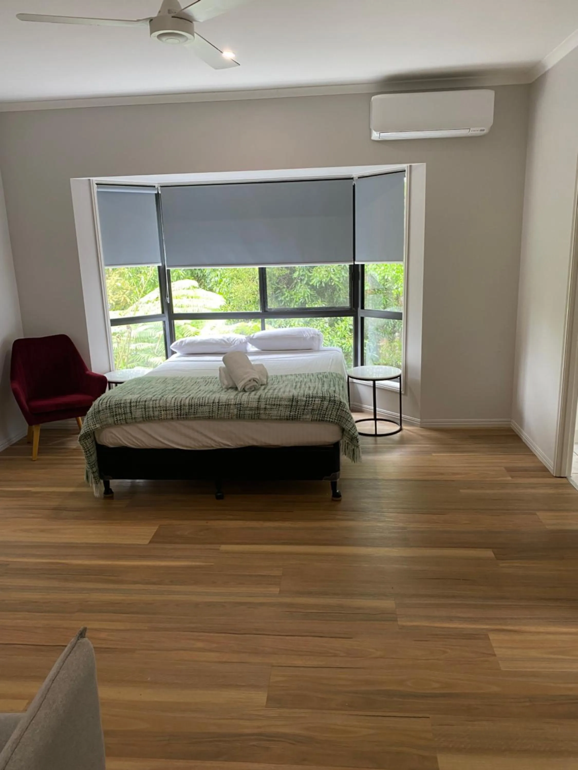 Bedroom, Bed in Clouds Mapleton