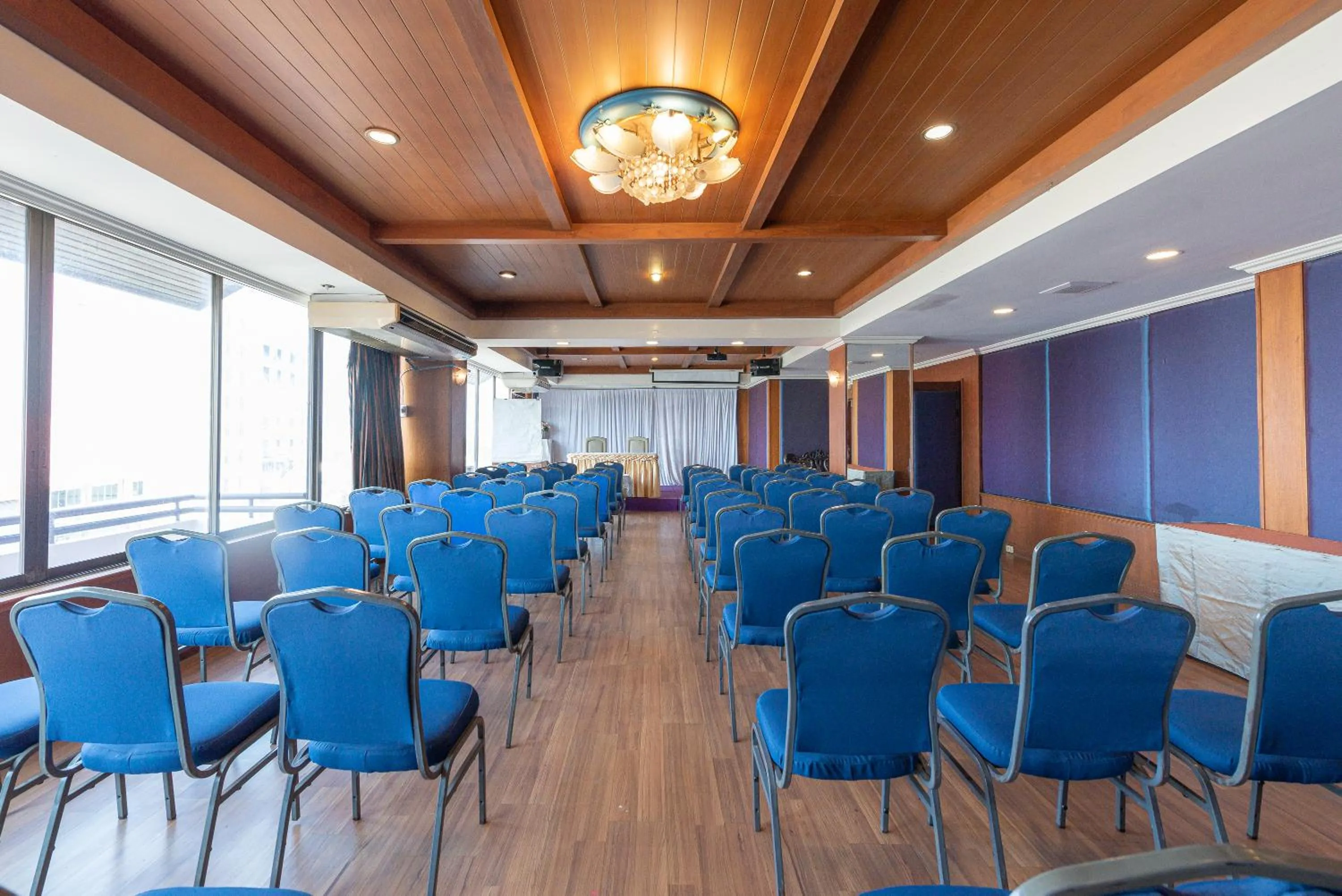 Meeting/conference room in Nonthaburi Palace Hotel