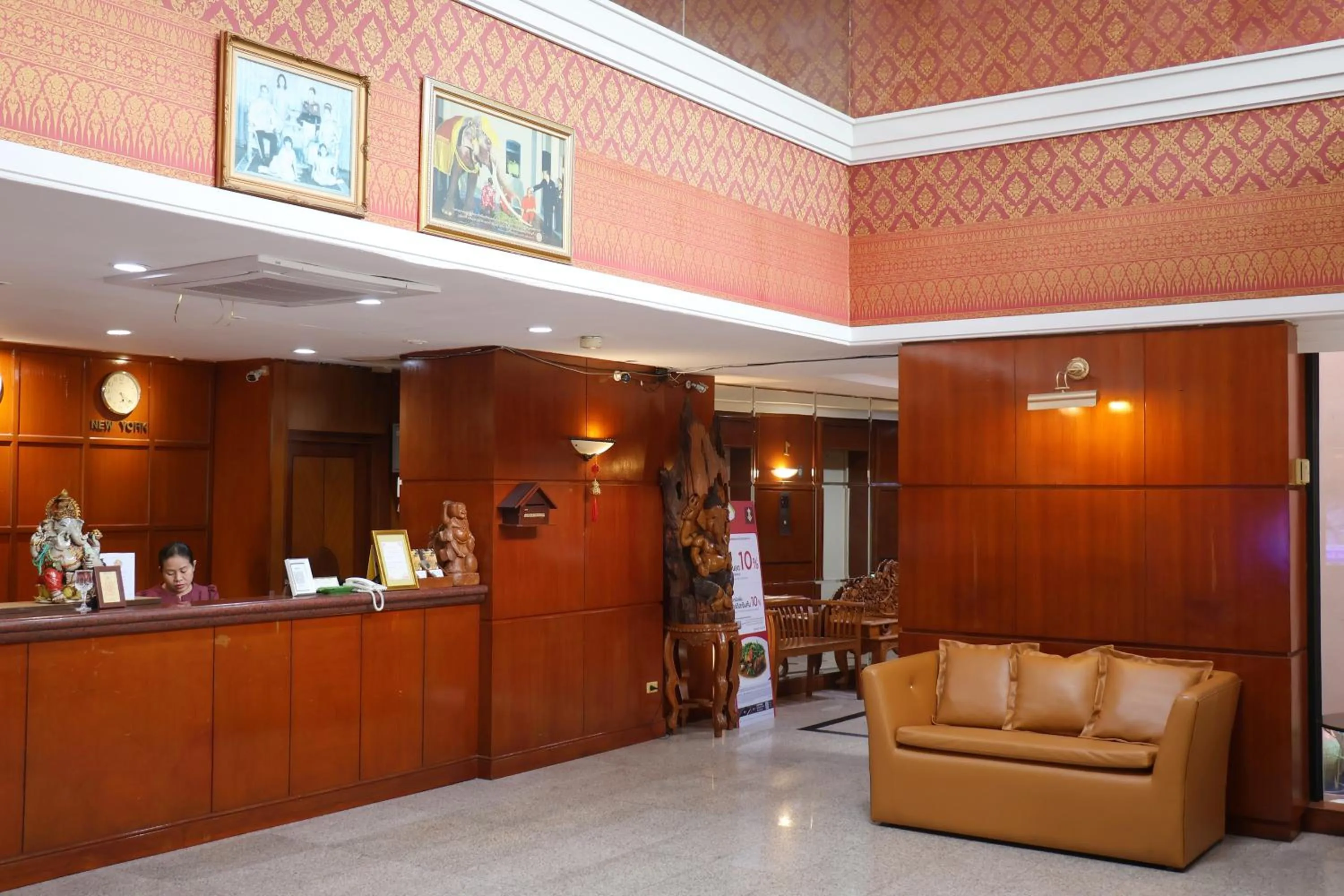 Lobby or reception in Nonthaburi Palace Hotel