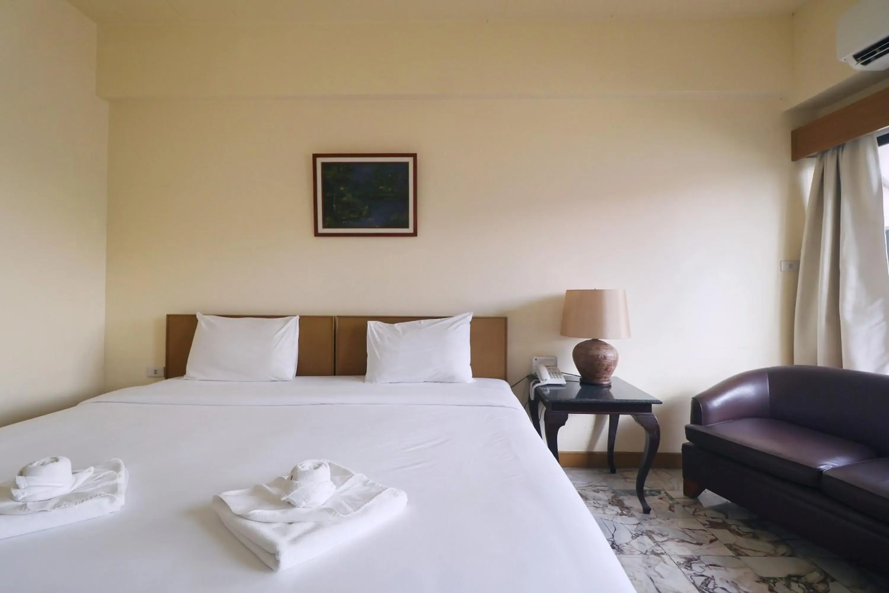 Deluxe Double Room in Nonthaburi Palace Hotel Deluxe Double Room in Nonthaburi Palace Hotel