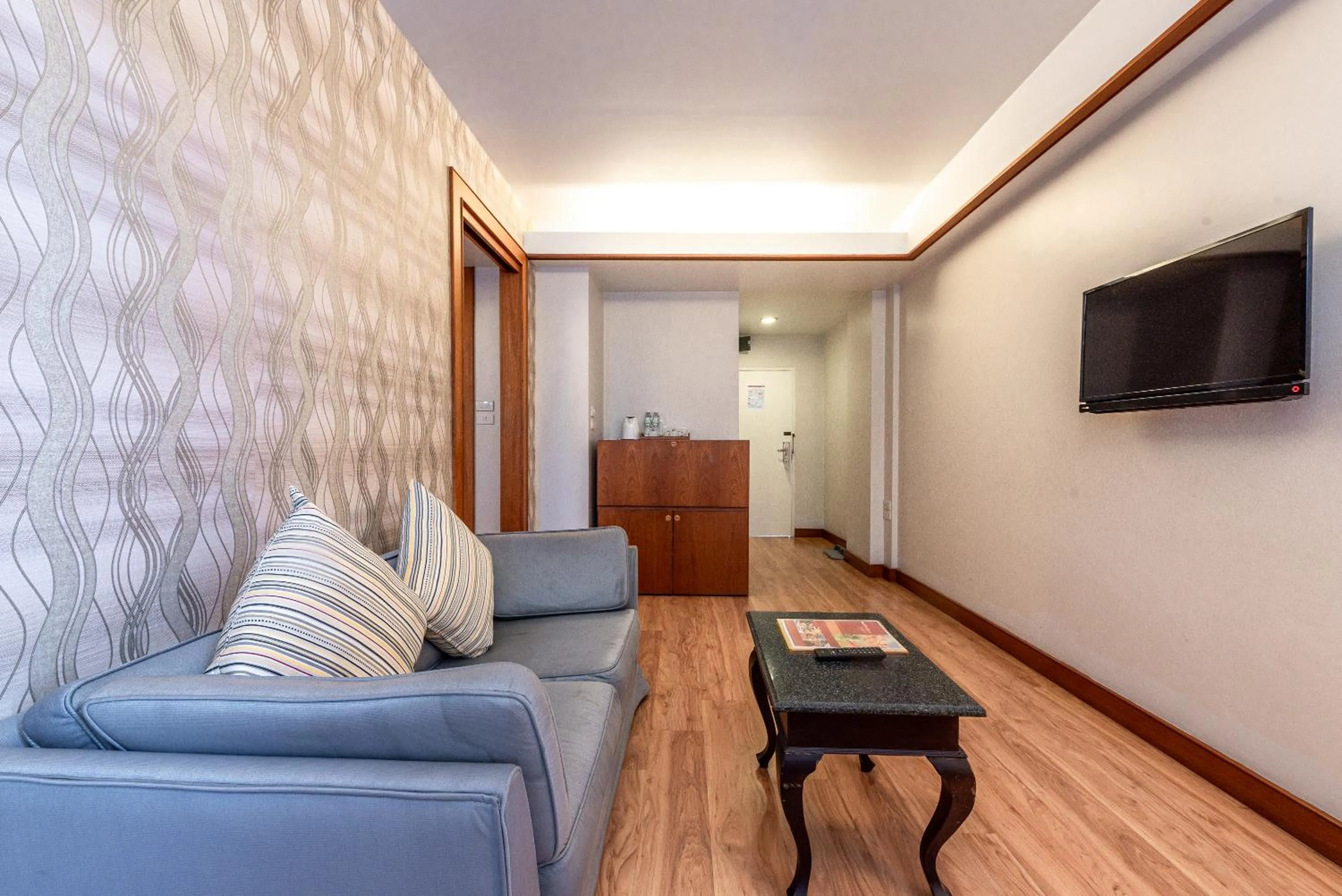 Living room in Nonthaburi Palace Hotel