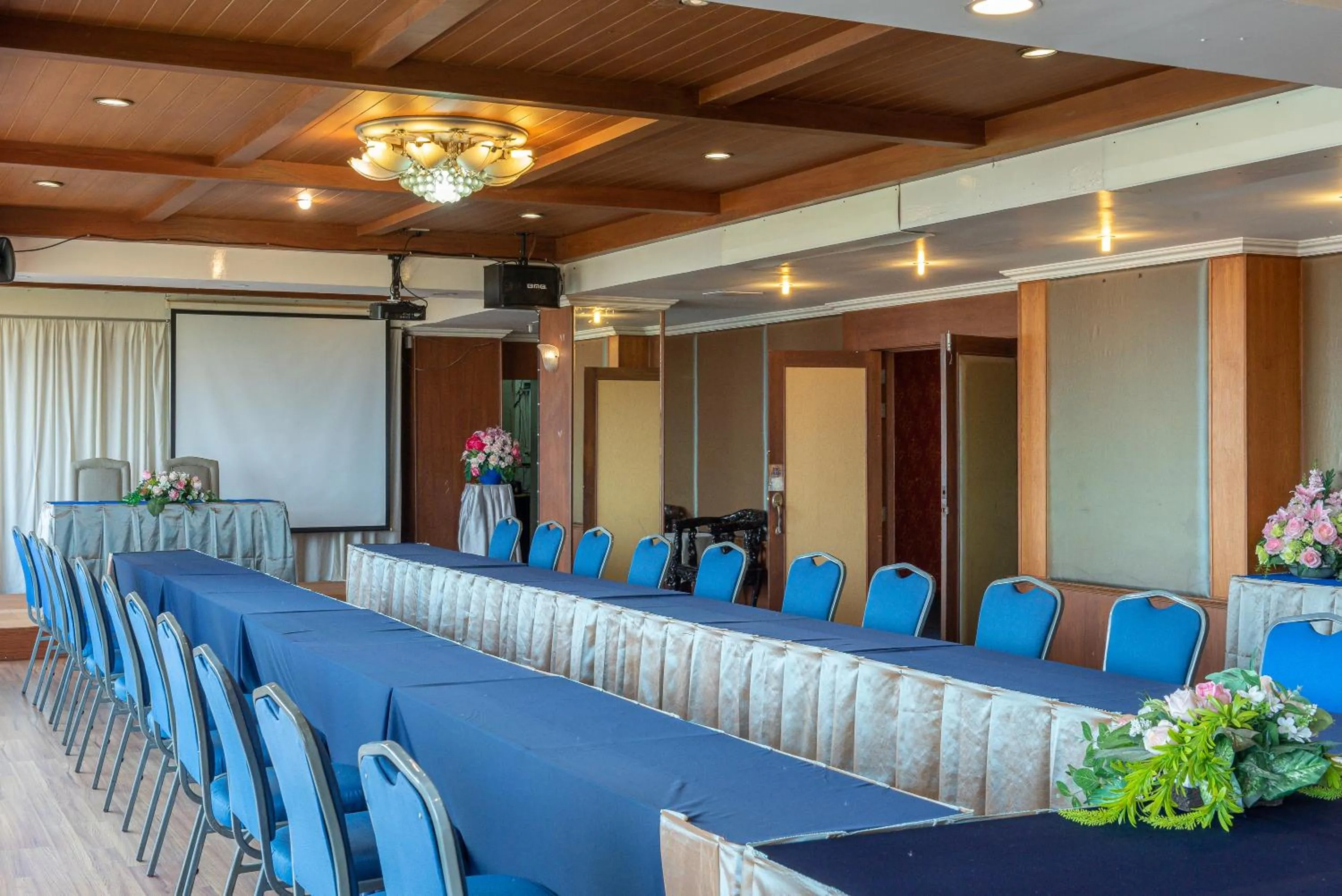 Meeting/conference room in Nonthaburi Palace Hotel